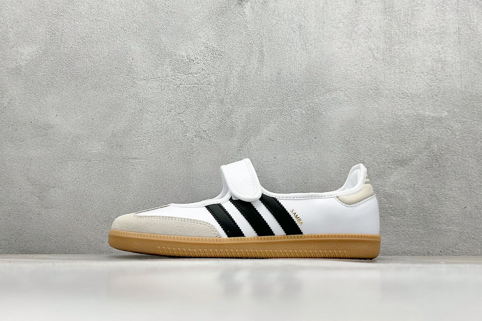 
RS头层 Adidas Samba Janes 玛丽珍板鞋懒人一脚蹬
Adidas Samba Jan