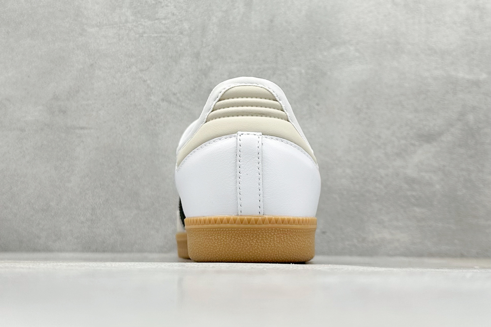 
RS头层 Adidas Samba Janes 玛丽珍板鞋懒人一脚蹬
Adidas Samba Jan