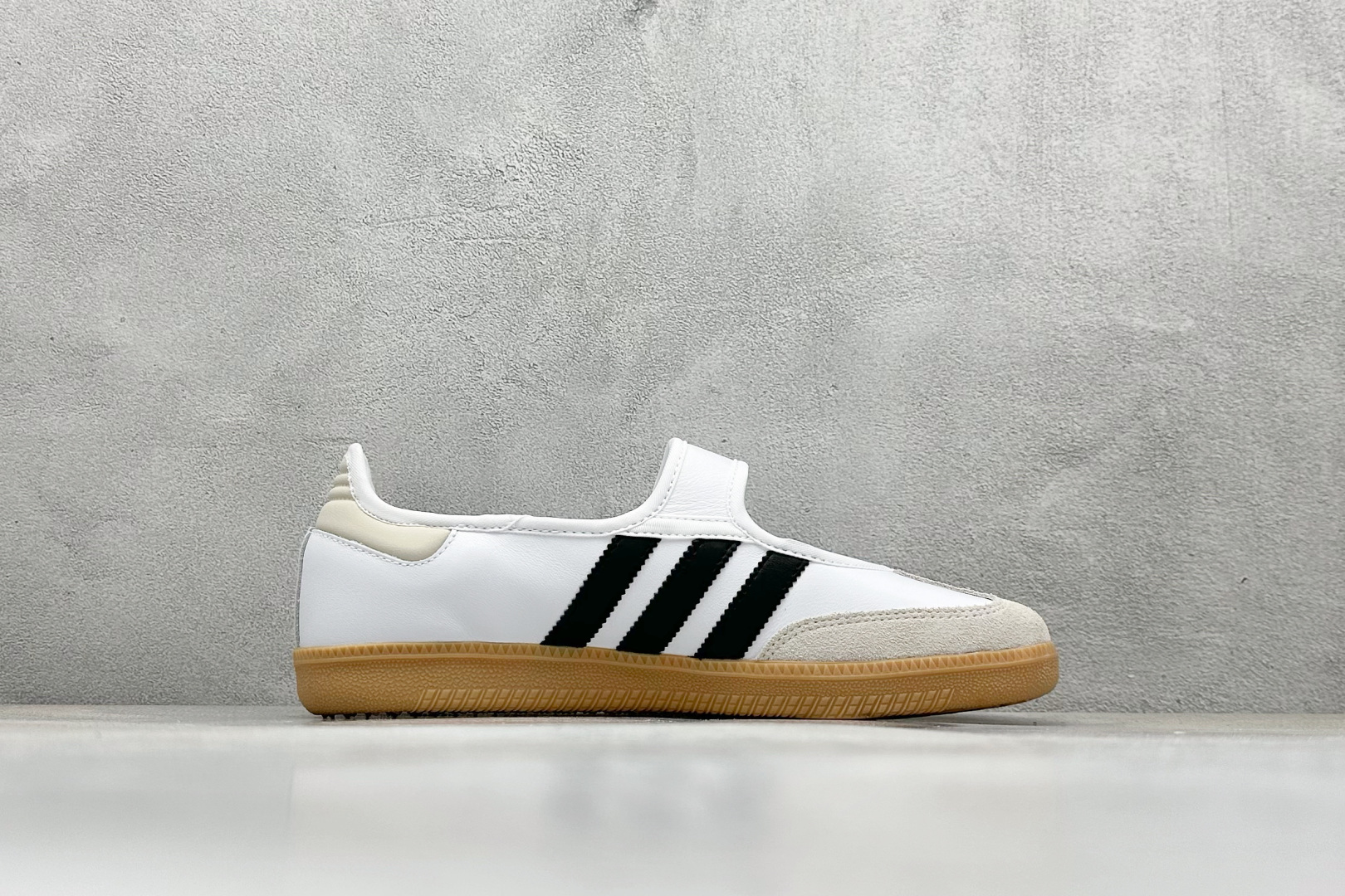 
RS头层 Adidas Samba Janes 玛丽珍板鞋懒人一脚蹬
Adidas Samba Jan