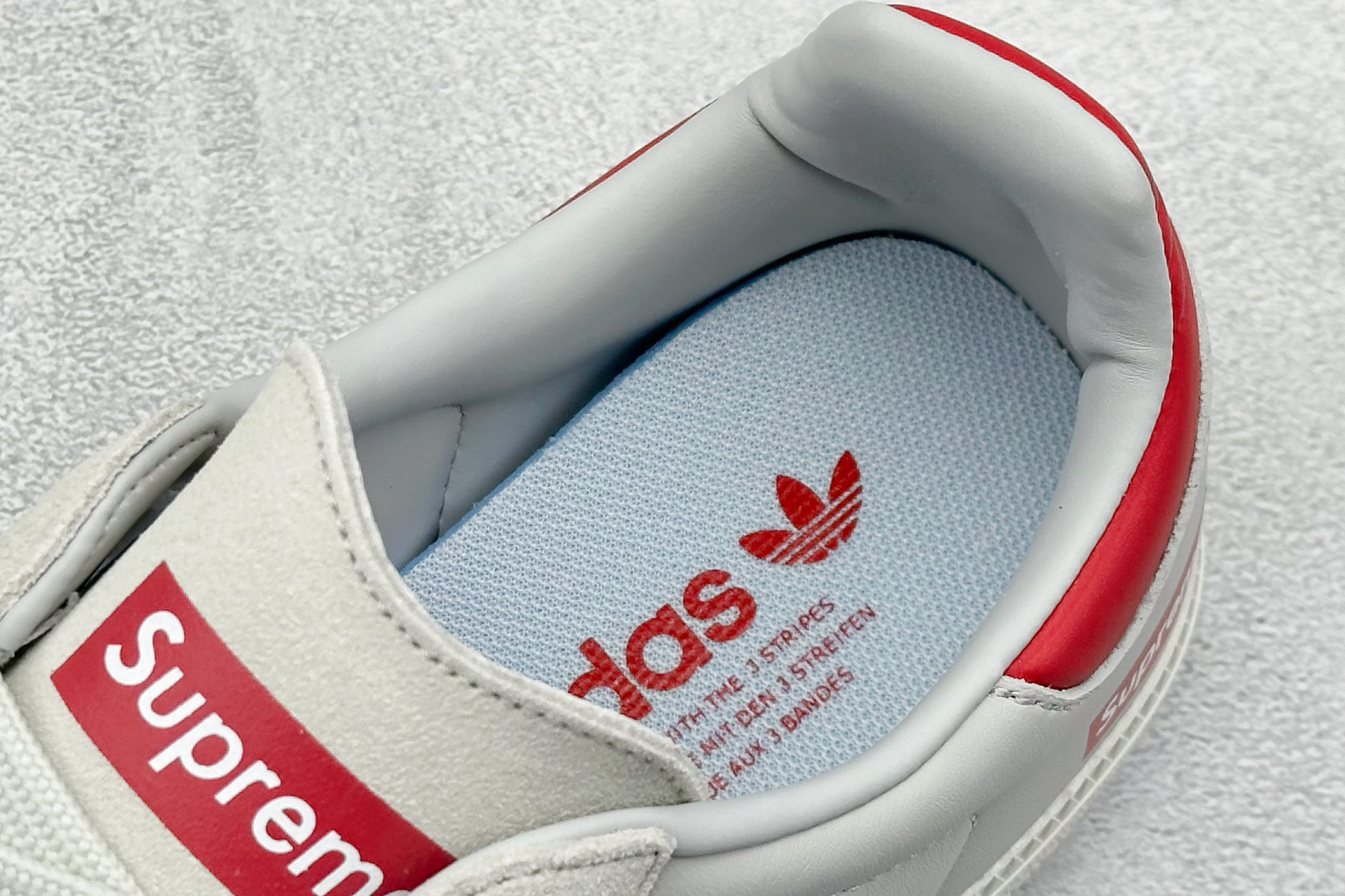 220 adidas originals Samba OG x Supreme 灰黑 桑巴舞系列复古经典轻便板鞋 GJ75814