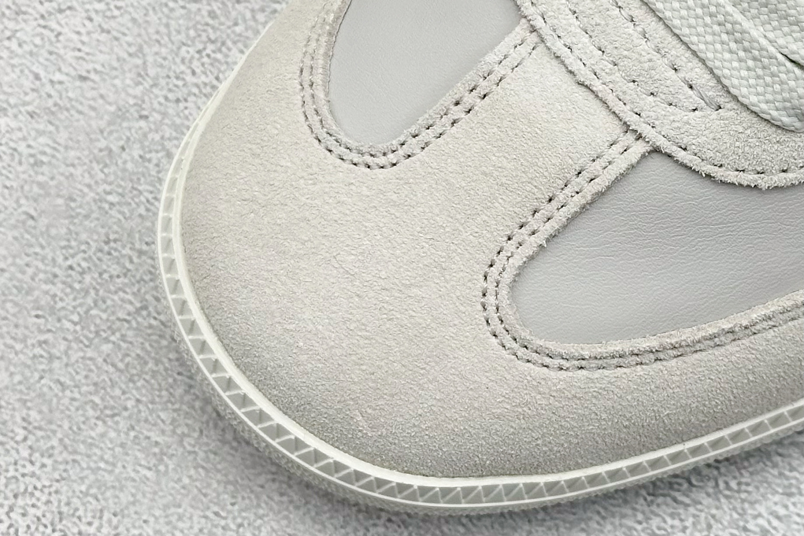 220 adidas originals Samba OG x Supreme 灰黑 桑巴舞系列复古经典轻便板鞋 GJ75814