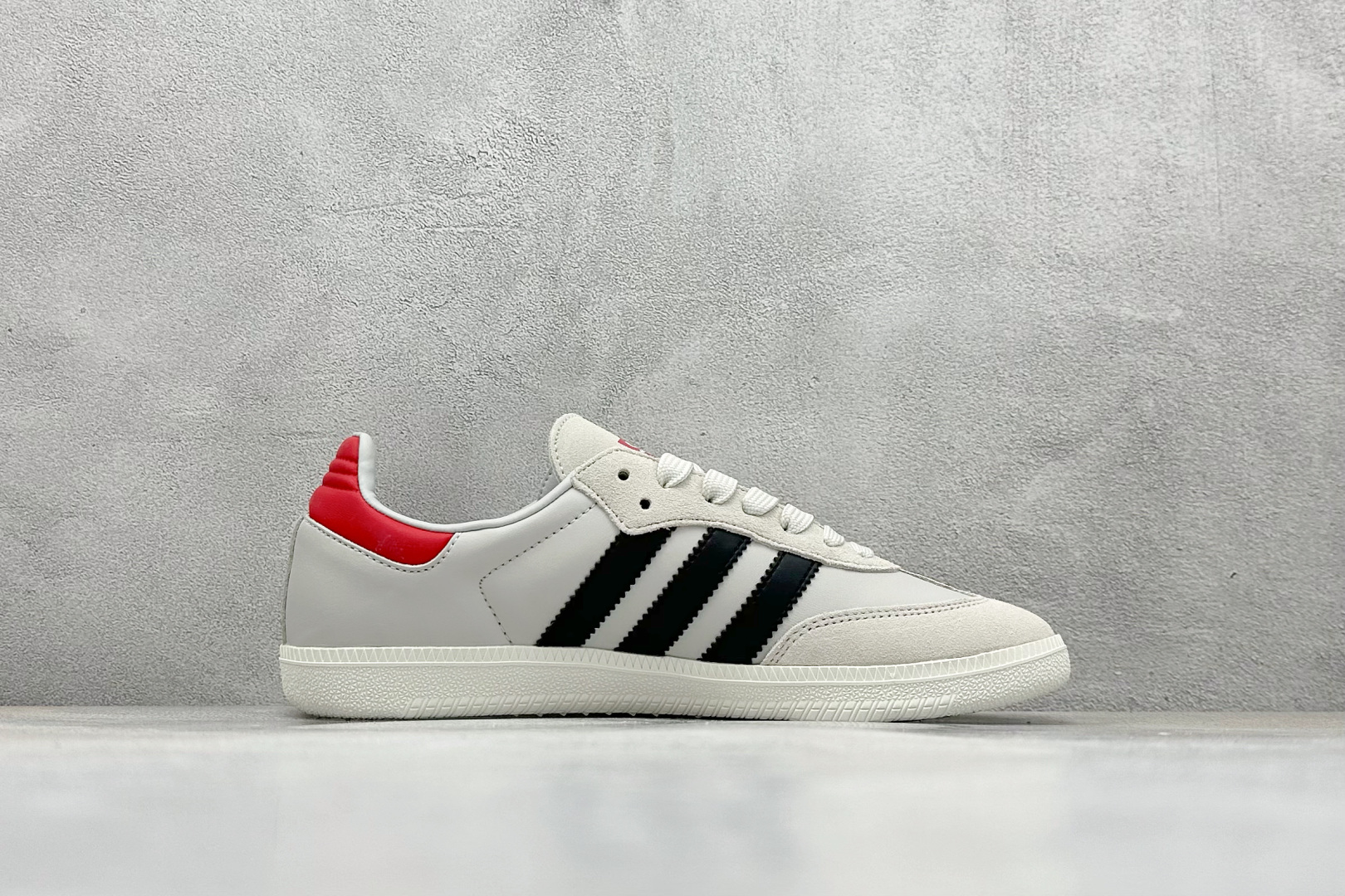 220 adidas originals Samba OG x Supreme 灰黑 桑巴舞系列复古经典轻便板鞋 GJ75814