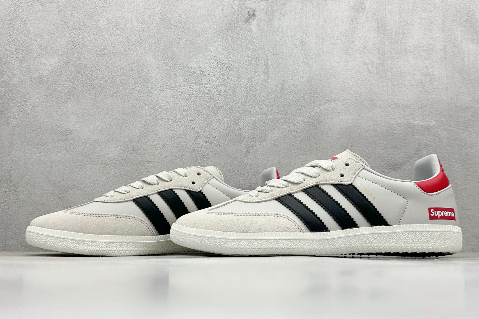 220 adidas originals Samba OG x Supreme 灰黑 桑巴舞系列复古经典轻便板鞋 GJ75814