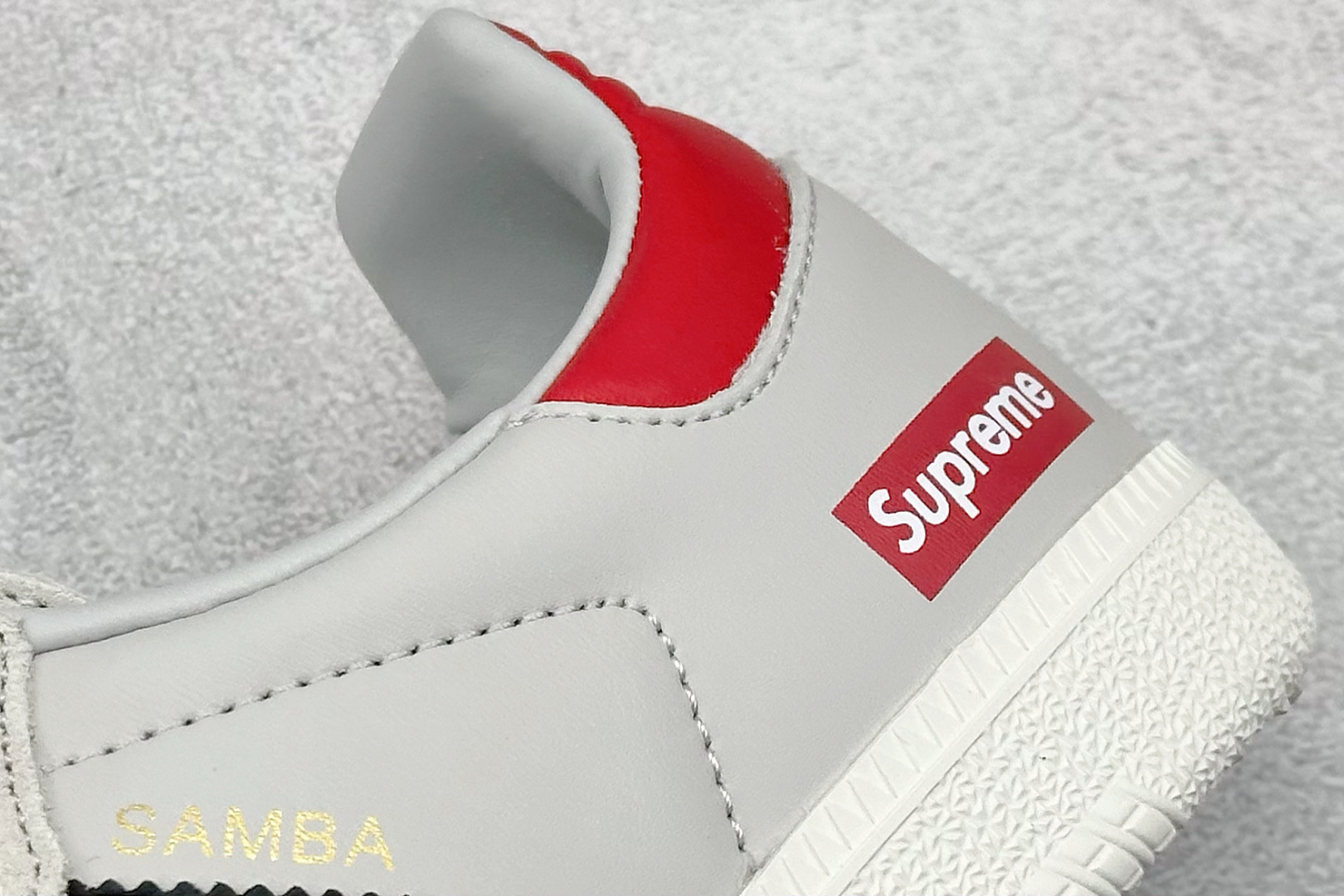 220 adidas originals Samba OG x Supreme 灰黑 桑巴舞系列复古经典轻便板鞋 GJ75814