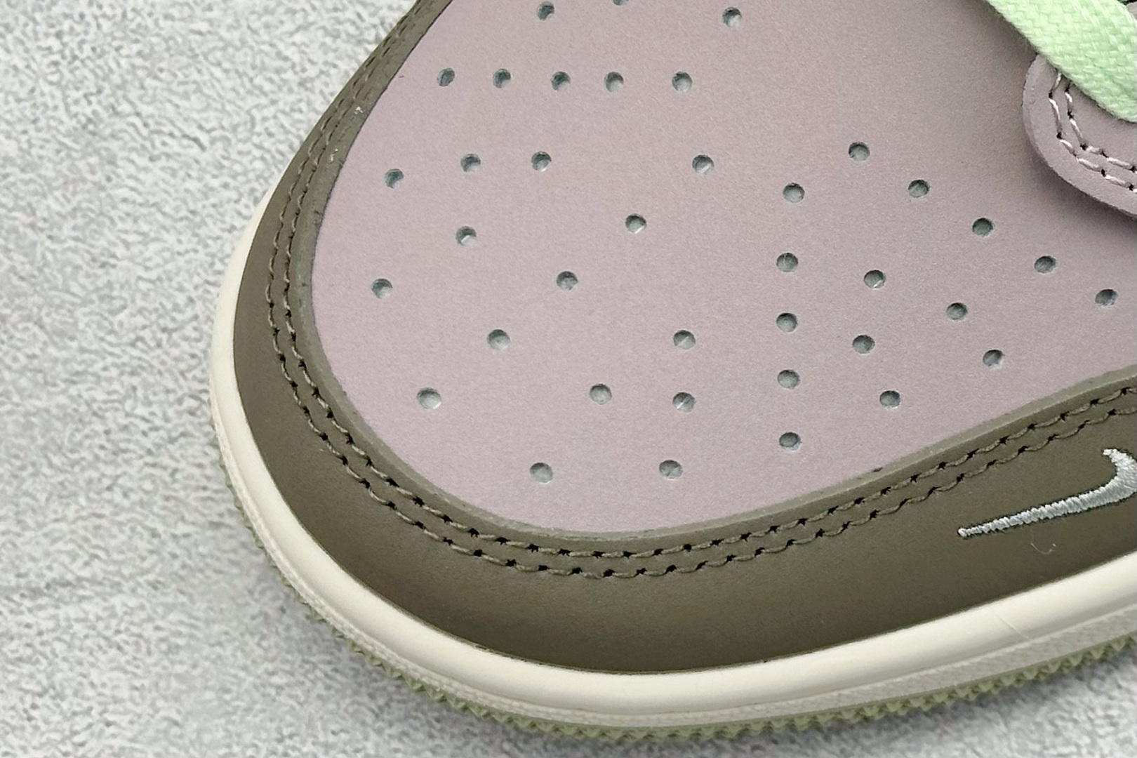 260 Travis Scott x Nike Air Jordan 1 Low x GUCCI Air Jordan 1 Low 反转棕紫小勾倒钩 XD0798-305