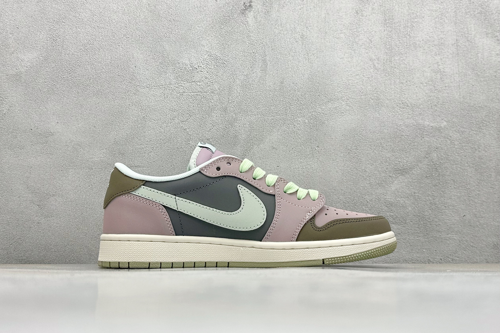 260 Travis Scott x Nike Air Jordan 1 Low x GUCCI Air Jordan 1 Low 反转棕紫小勾倒钩 XD0798-305