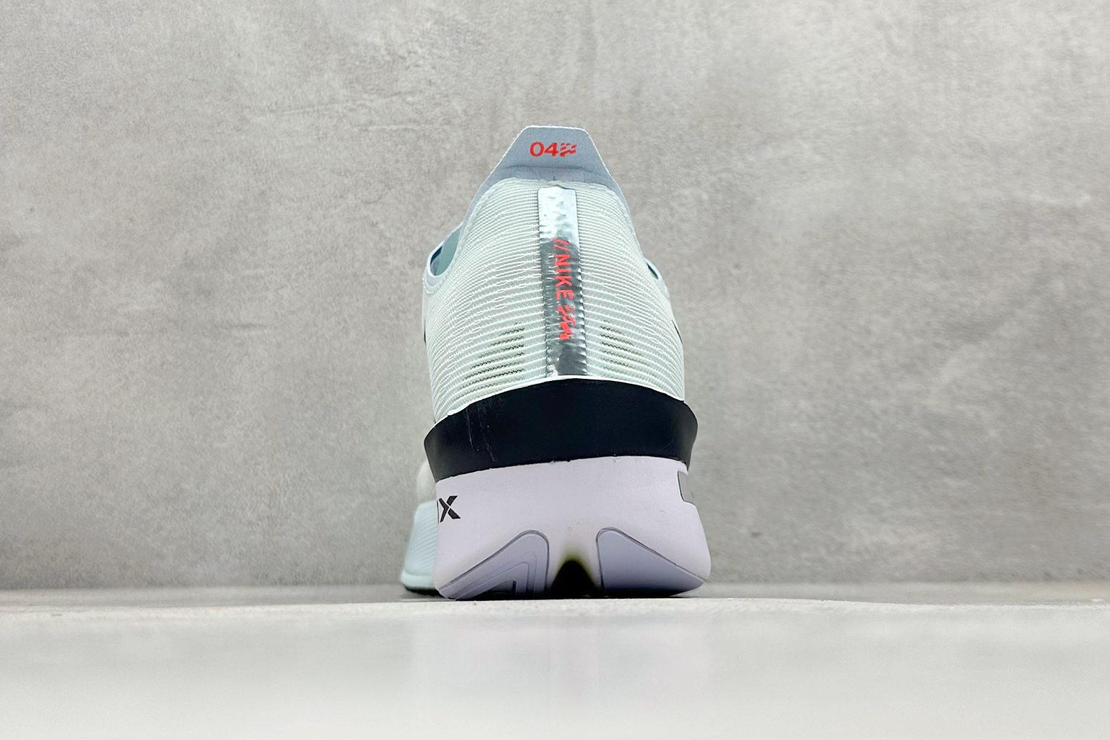 220 Nike ZoomX Vaporfly NEXT% 4 马拉松系列公路竞速超轻缓震跑步鞋 HF6412-400