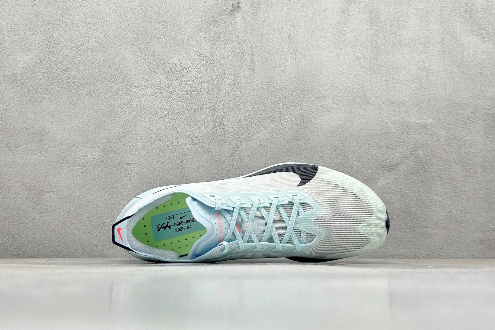 220 Nike ZoomX Vaporfly NEXT% 4 马拉松系列公路竞速超轻缓震跑步鞋 HF6412-400