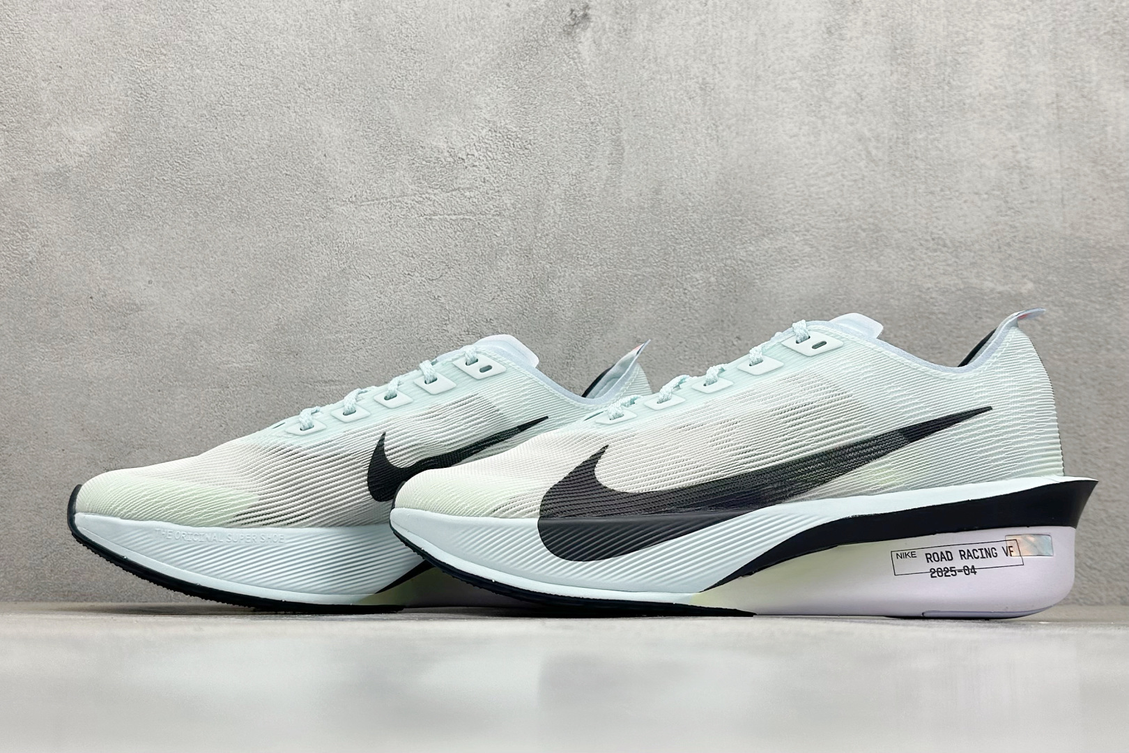 220 Nike ZoomX Vaporfly NEXT% 4 马拉松系列公路竞速超轻缓震跑步鞋 HF6412-400