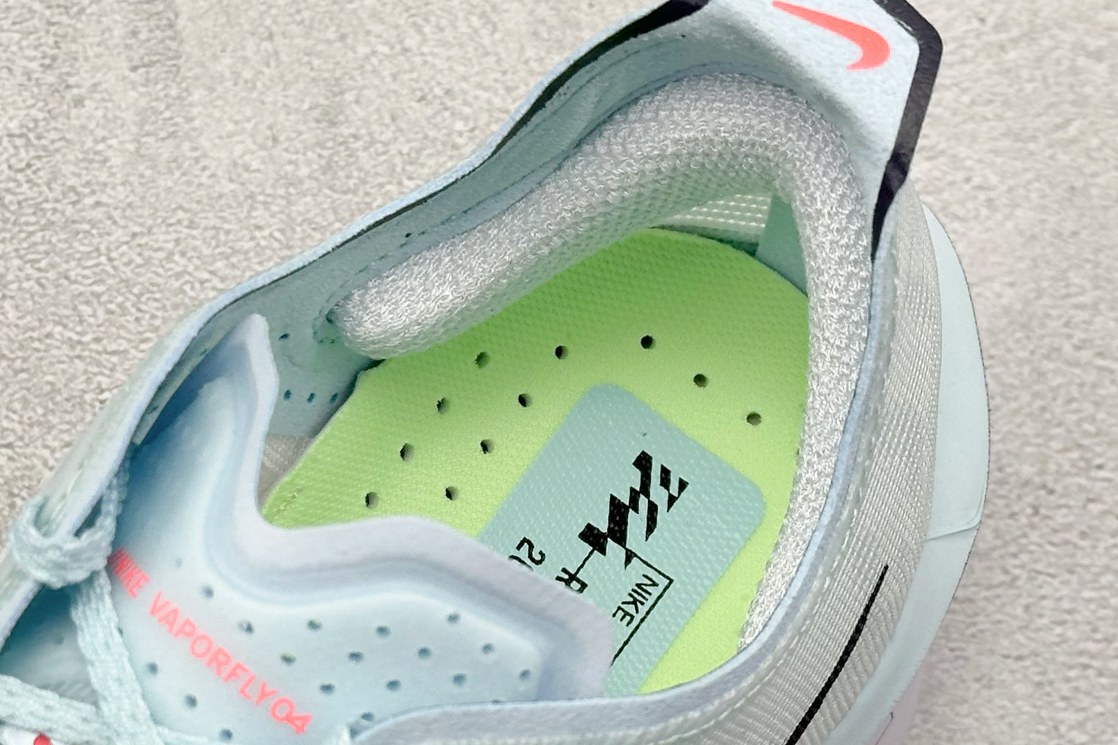 220 Nike ZoomX Vaporfly NEXT% 4 马拉松系列公路竞速超轻缓震跑步鞋 HF6412-400