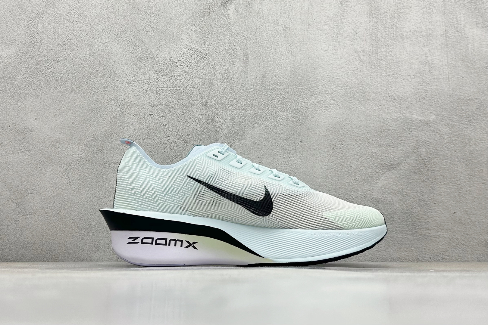 220 Nike ZoomX Vaporfly NEXT% 4 马拉松系列公路竞速超轻缓震跑步鞋 HF6412-400