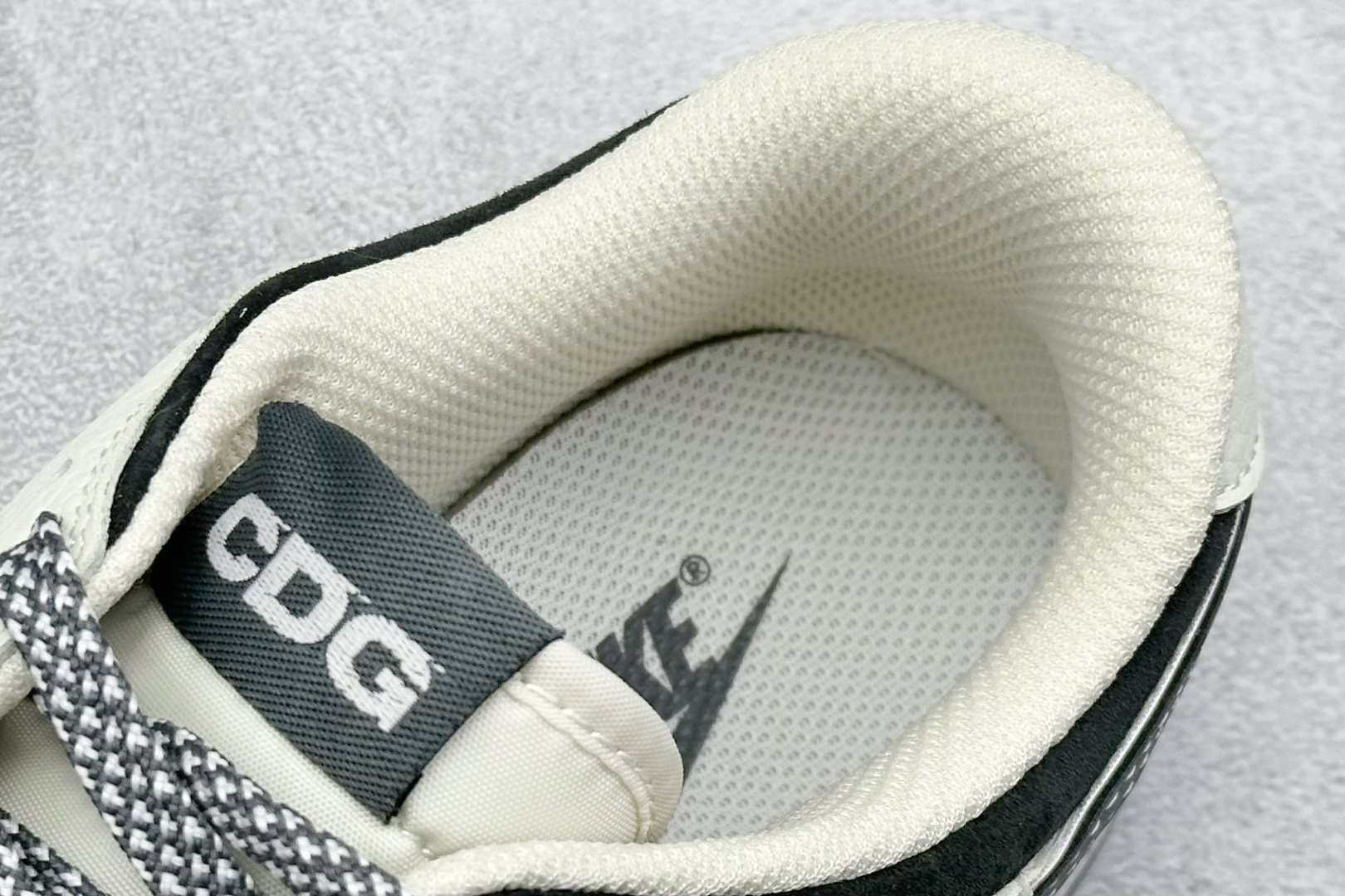 240 XC版Nk SB Dunk Low CDG联名 米白灰勾 周年高端定制 低帮休闲板鞋 DJ2024-134