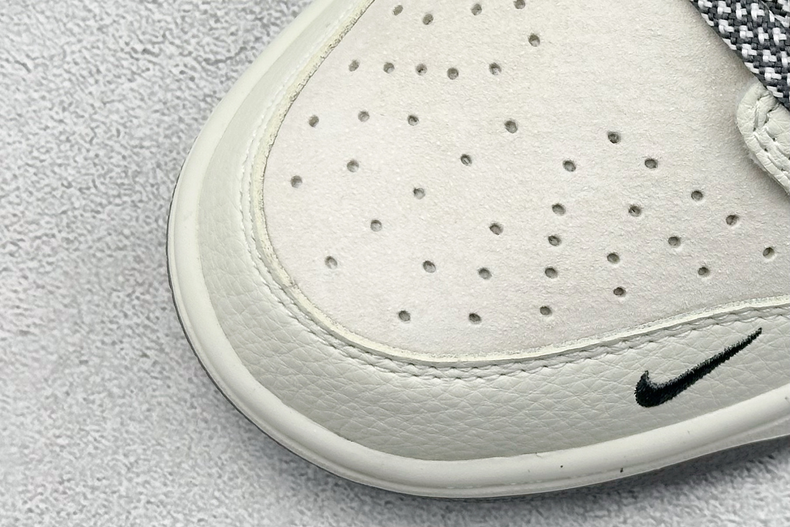 240 XC版Nk SB Dunk Low CDG联名 米白灰勾 周年高端定制 低帮休闲板鞋 DJ2024-134