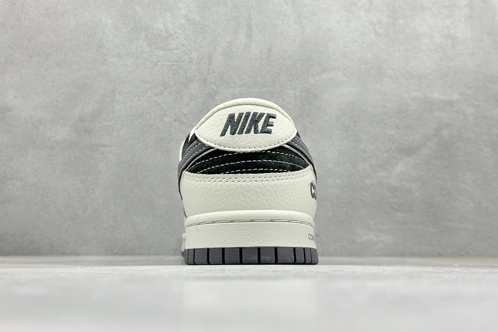 240 XC版Nk SB Dunk Low CDG联名 米白灰勾 周年高端定制 低帮休闲板鞋 DJ2024-134
