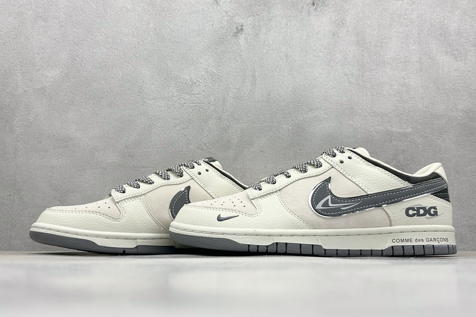 240 XC版Nk SB Dunk Low CDG联名 米白灰勾 周年高端定制 低帮休闲板鞋 DJ2024-134