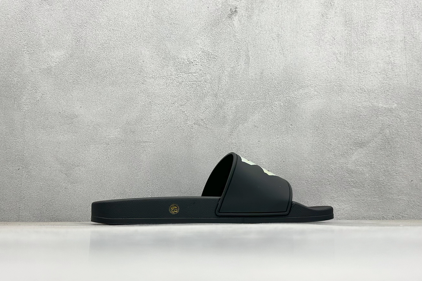 220 Balenciaga 巴黎世家拖鞋 2025最新版印花 潮流到没边-Chinese UA Cheap High Quatity Brand Clothes Bags handbags Sneakers wholesale wholesaler seller from China Factory suppliers Fashion Clothing Shoes best Quality Beautiful Price 220 Balenciaga 巴黎世家拖鞋 2025最新版印花 潮流到没边