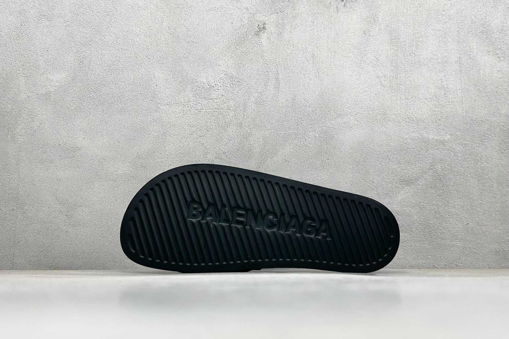 220 Balenciaga 巴黎世家拖鞋 2025最新版印花 潮流到没边-Chinese UA Cheap High Quatity Brand Clothes Bags handbags Sneakers wholesale wholesaler seller from China Factory suppliers Fashion Clothing Shoes best Quality Beautiful Price 220 Balenciaga 巴黎世家拖鞋 2025最新版印花 潮流到没边