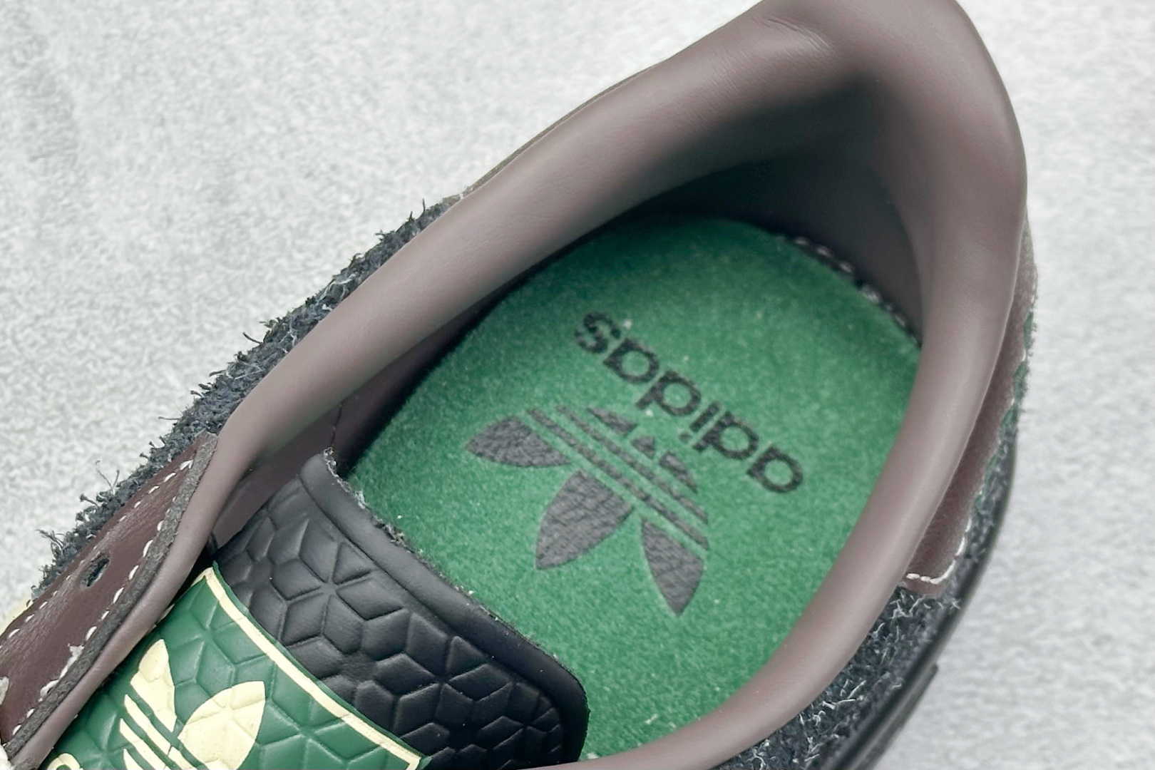 160 adidas originals Samba OG 桑巴果冻系列复古经典轻便板鞋 JR7942