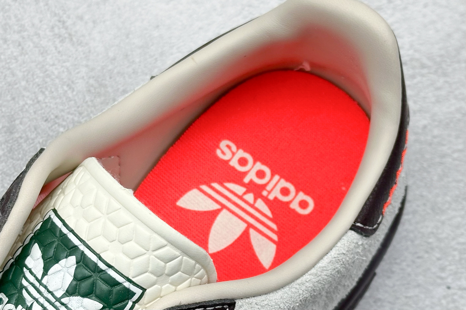 160 adidas originals Samba OG 桑巴果冻系列复古经典轻便板鞋 JR7943