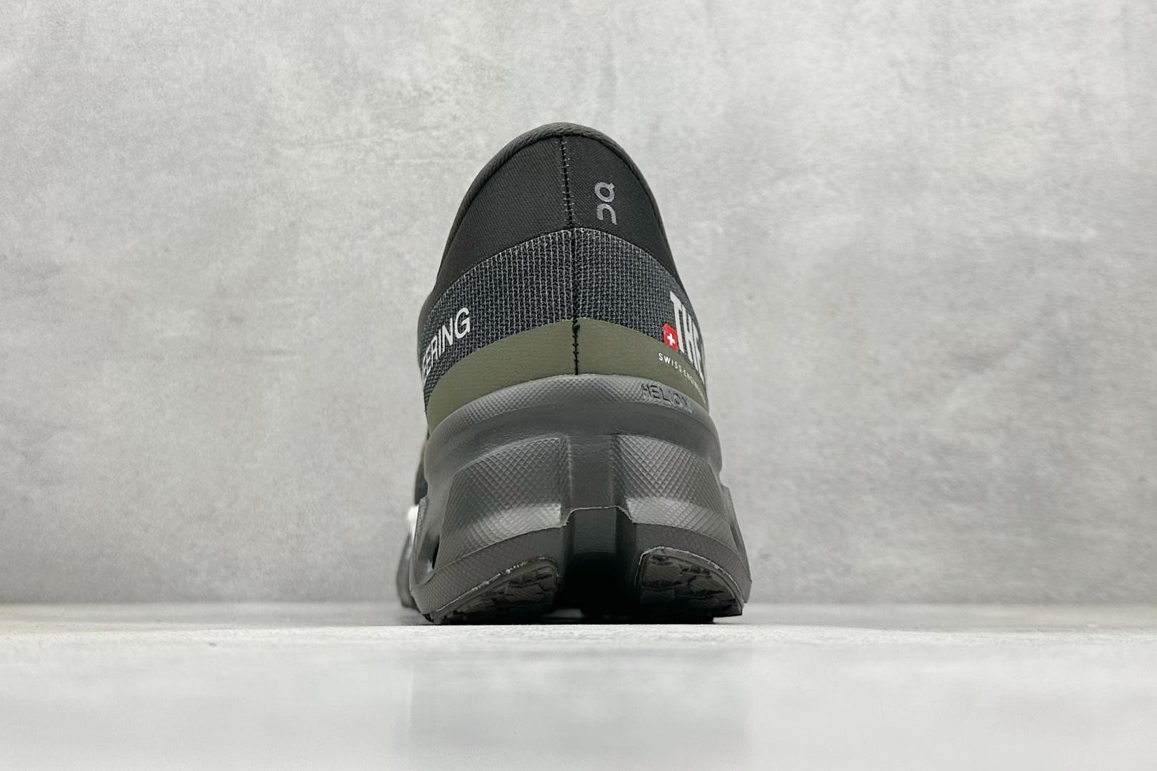 200 RS版 On昂跑 Cloudtilt Loewe 户外街头机能风跑步鞋