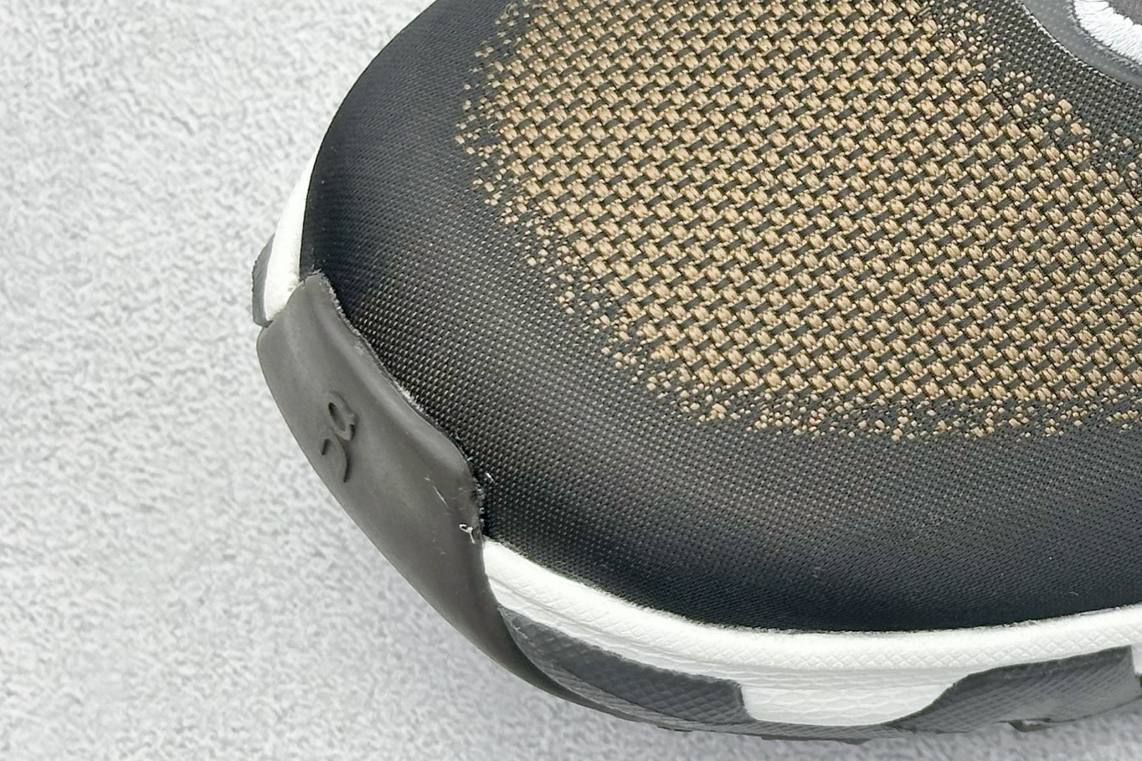 200 RS版 On昂跑 Cloudtilt Loewe 户外街头机能风跑步鞋