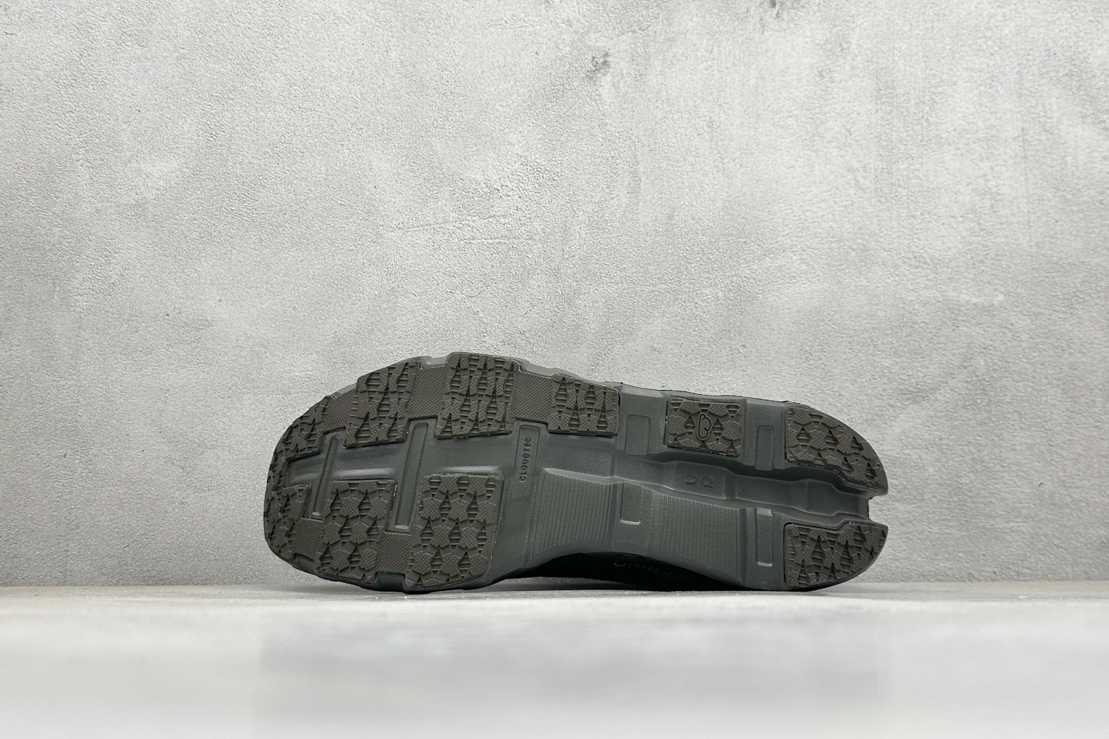 200 RS版 On昂跑 Cloudtilt Loewe 户外街头机能风跑步鞋