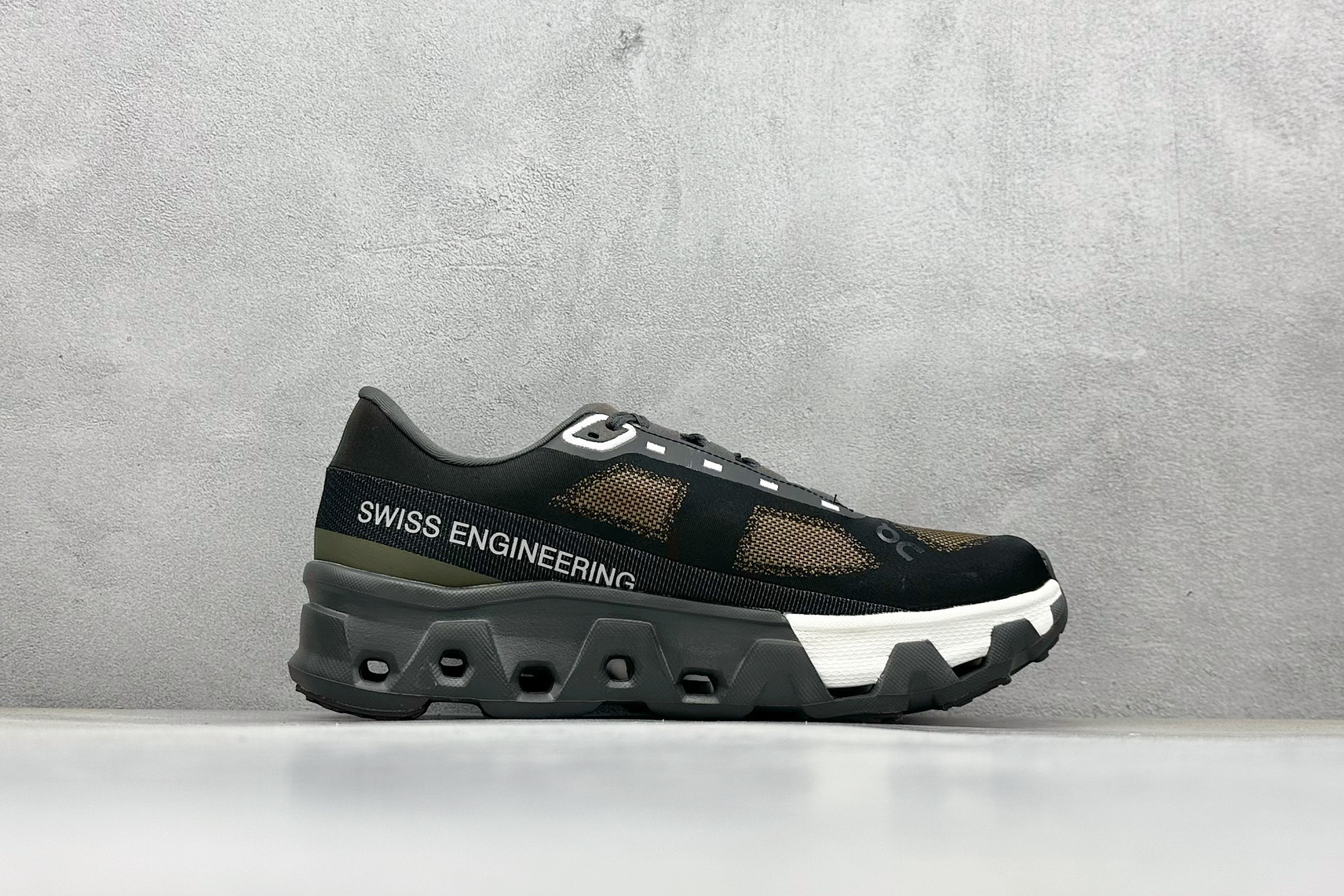 200 RS版 On昂跑 Cloudtilt Loewe 户外街头机能风跑步鞋