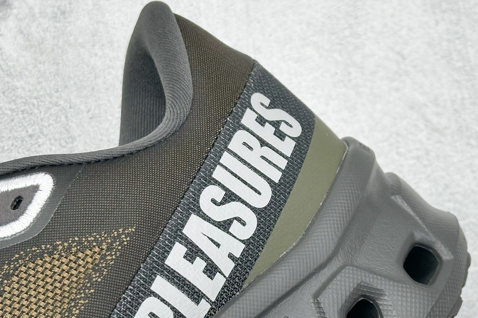 200 RS版 On昂跑 Cloudtilt Loewe 户外街头机能风跑步鞋