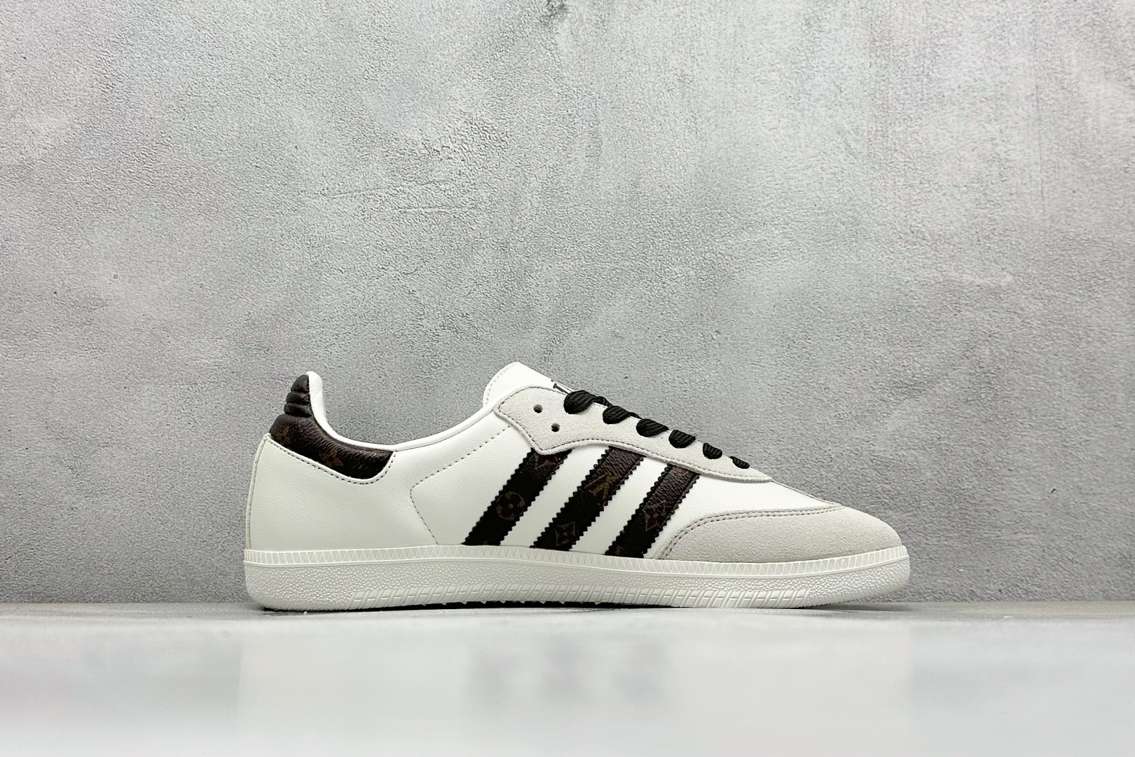 220 adidas originals Samba OG x Louis Vuitton 灰黑 桑巴舞系列复古经典轻便板鞋 GJ75803