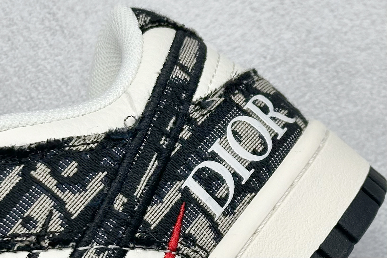 200 Dior x Nike SB Dunk Low 迪奥联名-黑白字母印花 SJ2558-015-Chinese  UA Cheap High Quatity Brand  Clothes Bags handbags Sneakers wholesale wholesaler seller from China Factory suppliers Fashion Clothing  Shoes best Quality Beautiful Price  200 Dior x Nike SB Dunk Low 迪奥联名-黑白字母印花 SJ2558-015