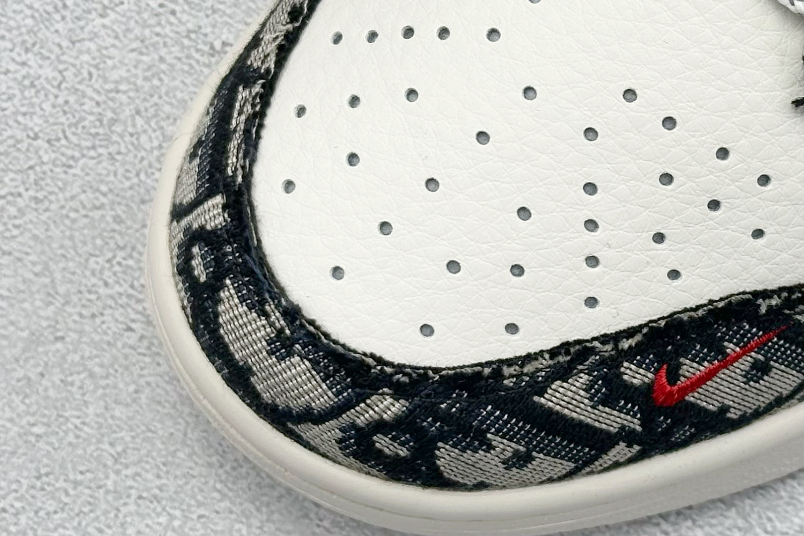 200 Dior x Nike SB Dunk Low 迪奥联名-黑白字母印花 SJ2558-015-Chinese  UA Cheap High Quatity Brand  Clothes Bags handbags Sneakers wholesale wholesaler seller from China Factory suppliers Fashion Clothing  Shoes best Quality Beautiful Price  200 Dior x Nike SB Dunk Low 迪奥联名-黑白字母印花 SJ2558-015