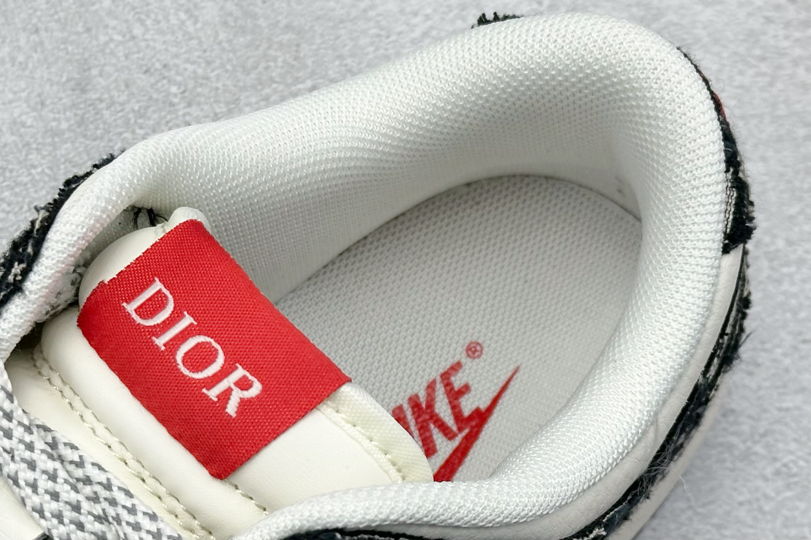 200 Dior x Nike SB Dunk Low 迪奥联名-黑白字母印花 SJ2558-015-Chinese  UA Cheap High Quatity Brand  Clothes Bags handbags Sneakers wholesale wholesaler seller from China Factory suppliers Fashion Clothing  Shoes best Quality Beautiful Price  200 Dior x Nike SB Dunk Low 迪奥联名-黑白字母印花 SJ2558-015