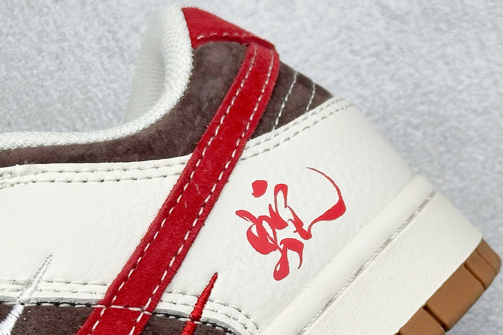 200 Nike SB Dunk Low 蛇年限定 白棕红三小钩 SJ2558-017-Chinese  UA Cheap High Quatity Brand  Clothes Bags handbags Sneakers wholesale wholesaler seller from China Factory suppliers Fashion Clothing  Shoes best Quality Beautiful Price  200 Nike SB Dunk Low 蛇年限定 白棕红三小钩 SJ2558-017