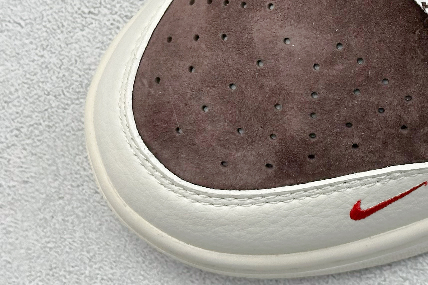 200 Nike SB Dunk Low 蛇年限定 白棕红三小钩 SJ2558-017-Chinese  UA Cheap High Quatity Brand  Clothes Bags handbags Sneakers wholesale wholesaler seller from China Factory suppliers Fashion Clothing  Shoes best Quality Beautiful Price  200 Nike SB Dunk Low 蛇年限定 白棕红三小钩 SJ2558-017