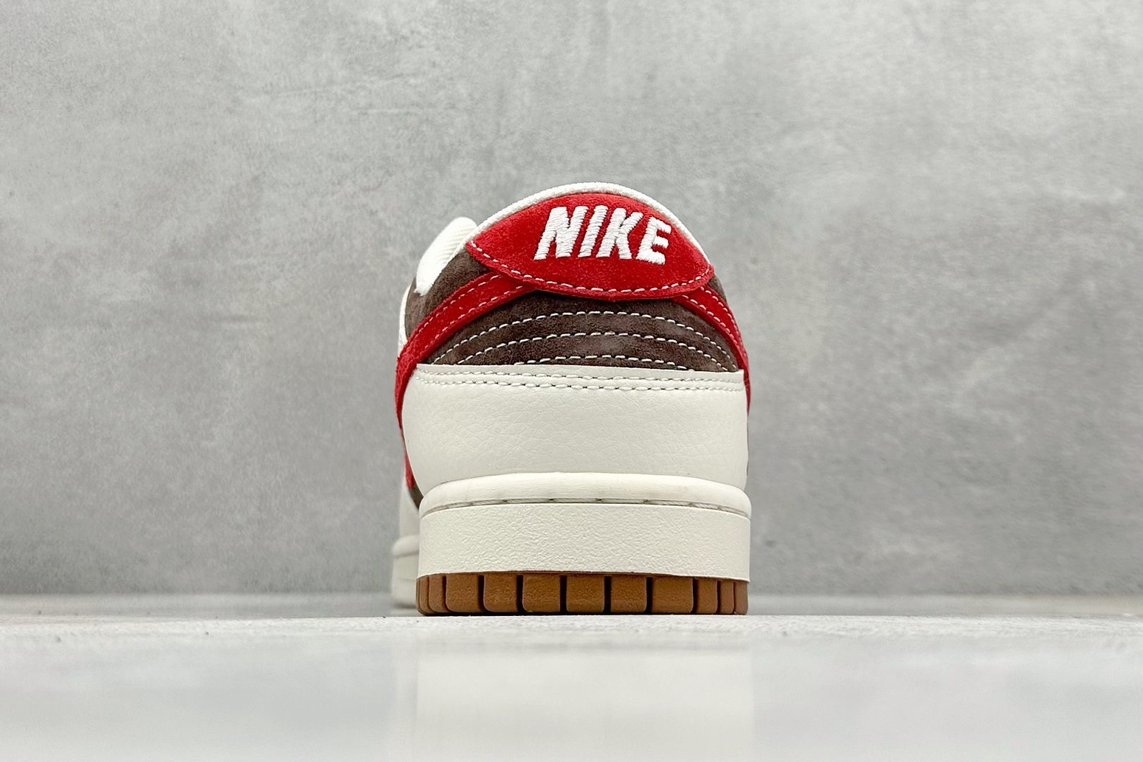 200 Nike SB Dunk Low 蛇年限定 白棕红三小钩 SJ2558-017-Chinese  UA Cheap High Quatity Brand  Clothes Bags handbags Sneakers wholesale wholesaler seller from China Factory suppliers Fashion Clothing  Shoes best Quality Beautiful Price  200 Nike SB Dunk Low 蛇年限定 白棕红三小钩 SJ2558-017