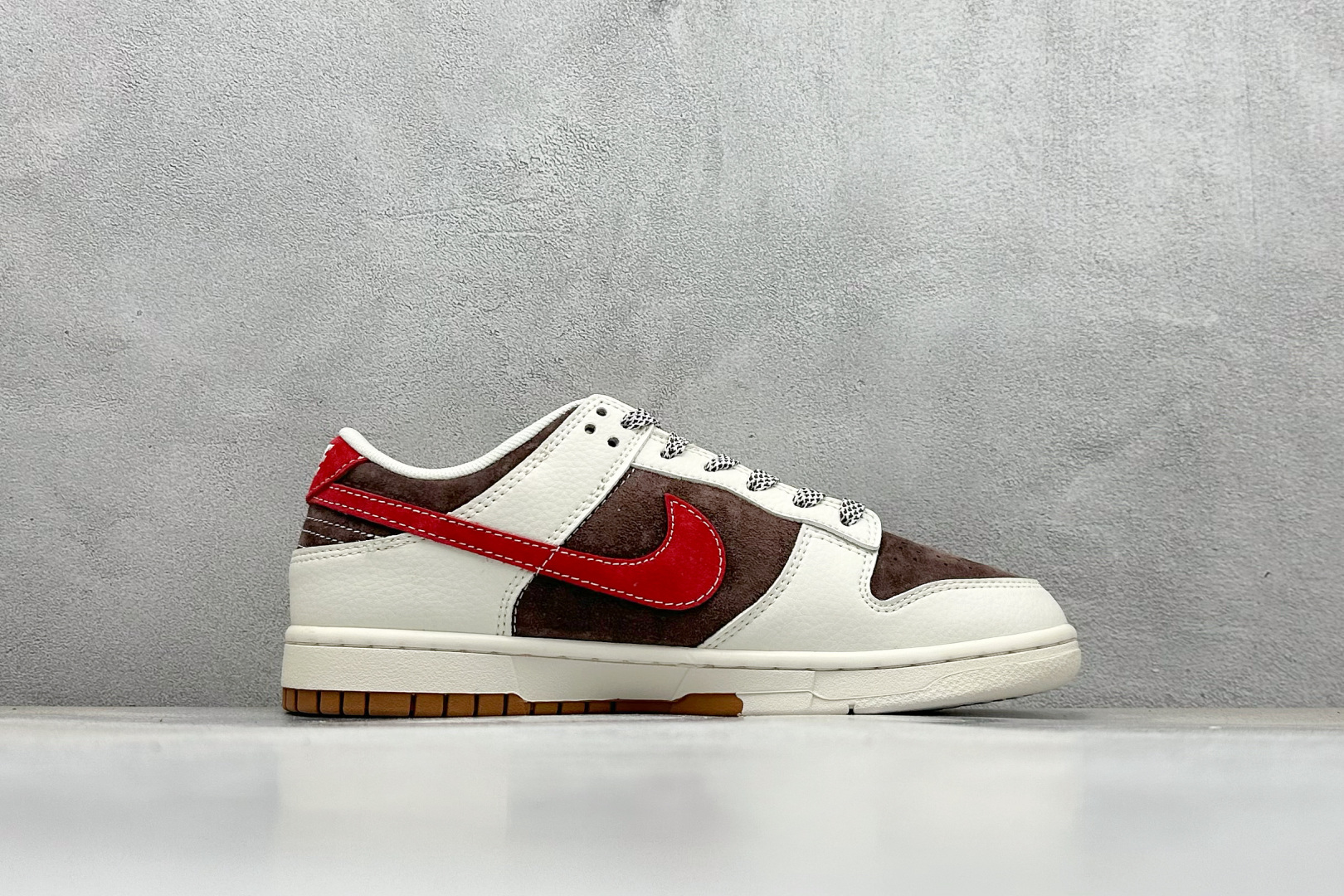 200 Nike SB Dunk Low 蛇年限定 白棕红三小钩 SJ2558-017-Chinese  UA Cheap High Quatity Brand  Clothes Bags handbags Sneakers wholesale wholesaler seller from China Factory suppliers Fashion Clothing  Shoes best Quality Beautiful Price  200 Nike SB Dunk Low 蛇年限定 白棕红三小钩 SJ2558-017