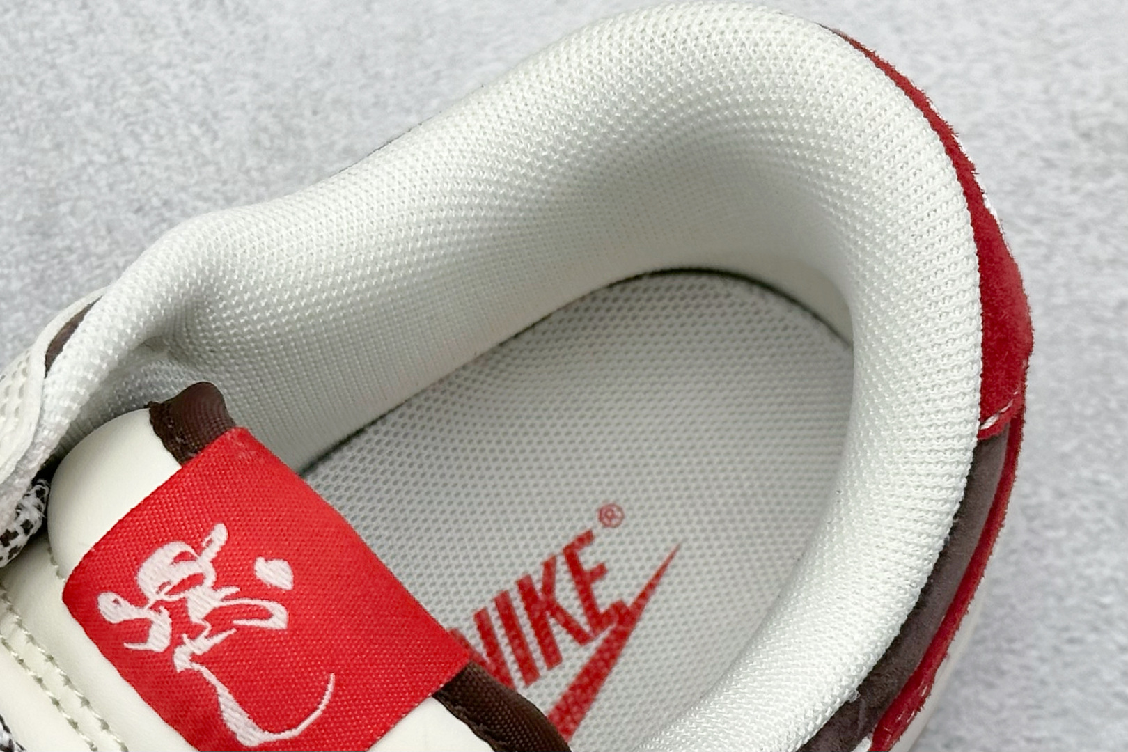 200 Nike SB Dunk Low 蛇年限定 白棕红三小钩 SJ2558-017-Chinese  UA Cheap High Quatity Brand  Clothes Bags handbags Sneakers wholesale wholesaler seller from China Factory suppliers Fashion Clothing  Shoes best Quality Beautiful Price  200 Nike SB Dunk Low 蛇年限定 白棕红三小钩 SJ2558-017