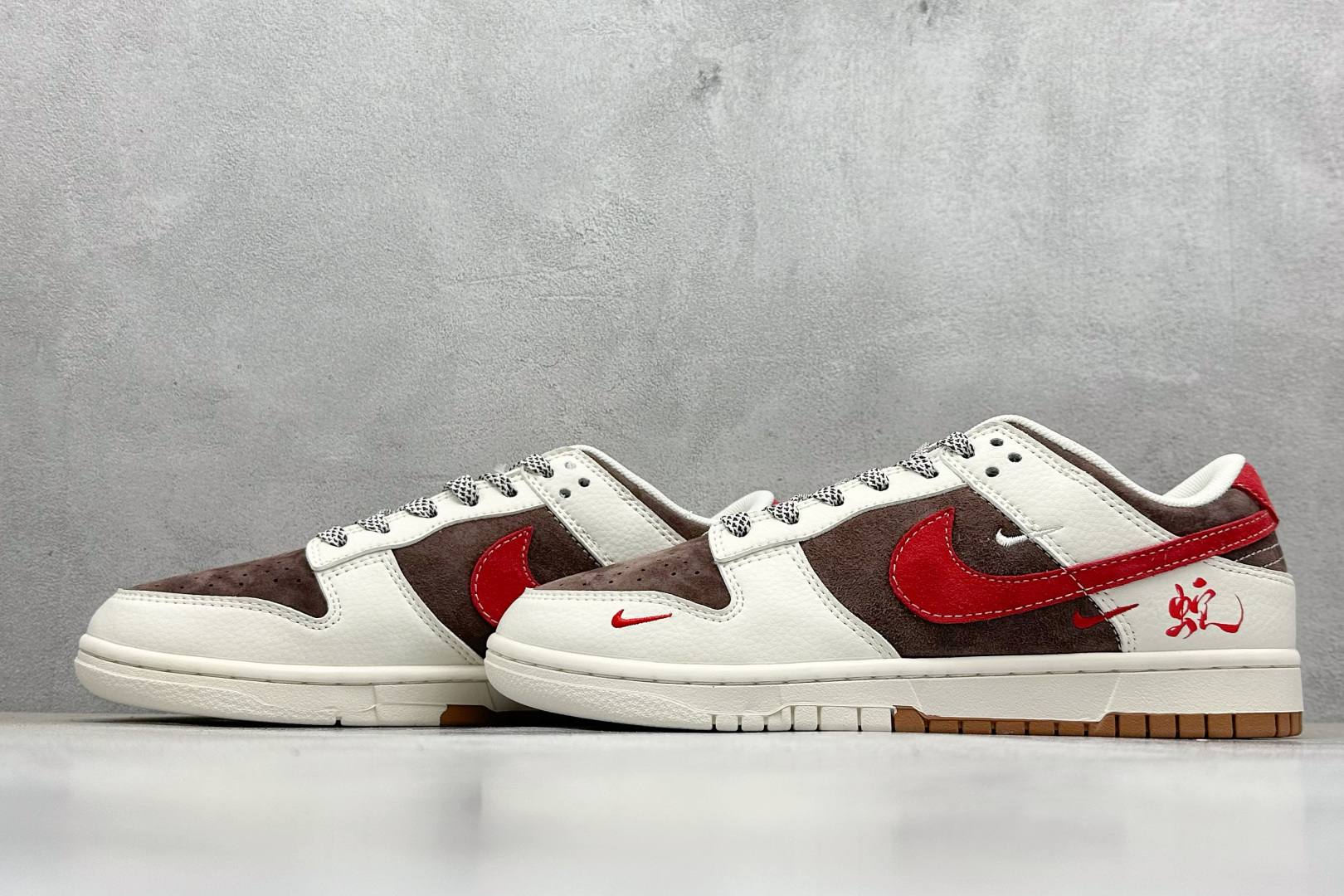 200 Nike SB Dunk Low 蛇年限定 白棕红三小钩 SJ2558-017-Chinese  UA Cheap High Quatity Brand  Clothes Bags handbags Sneakers wholesale wholesaler seller from China Factory suppliers Fashion Clothing  Shoes best Quality Beautiful Price  200 Nike SB Dunk Low 蛇年限定 白棕红三小钩 SJ2558-017