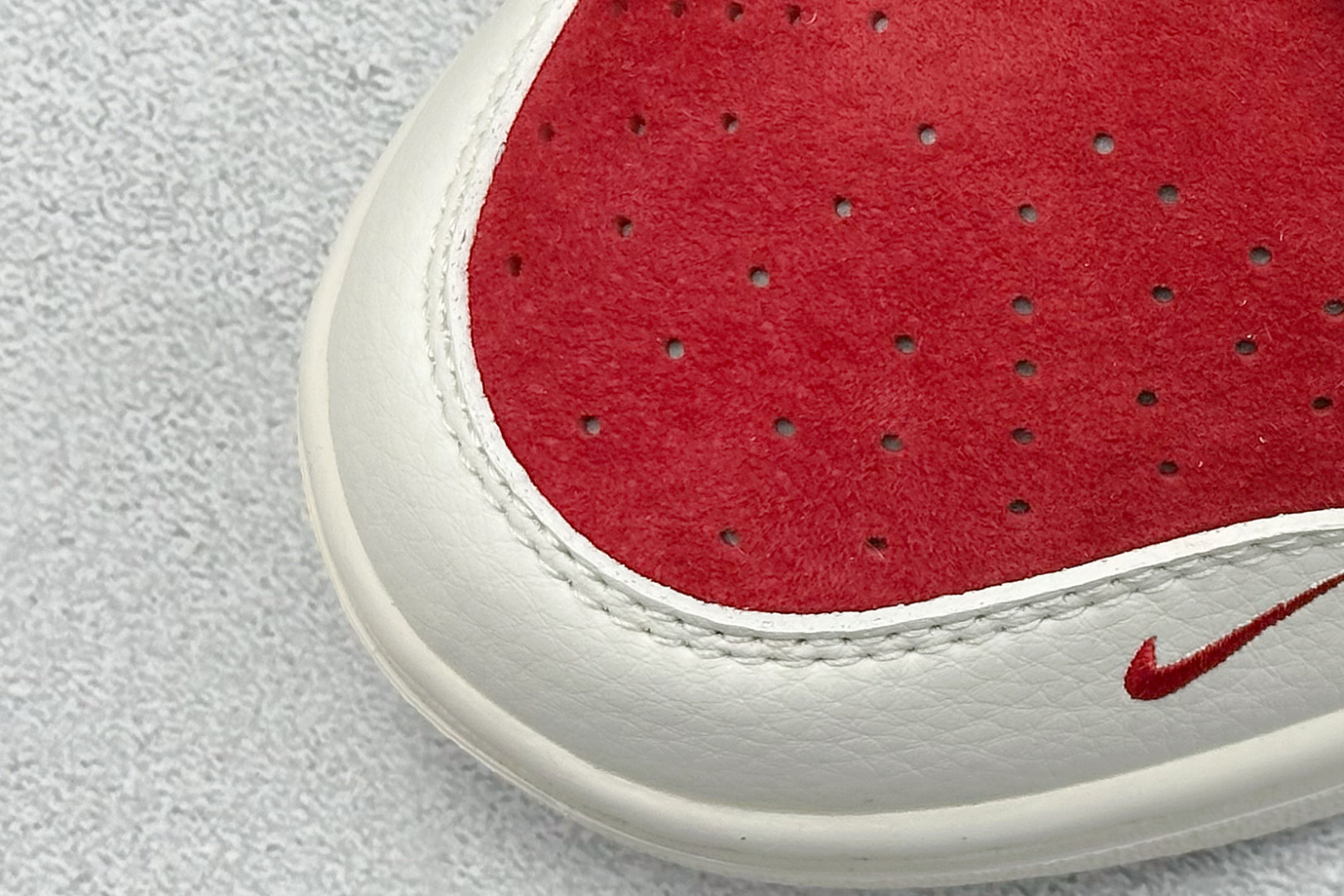 200 Nike SB Dunk Low 蛇年限定 白红金三小钩 SJ2558-016