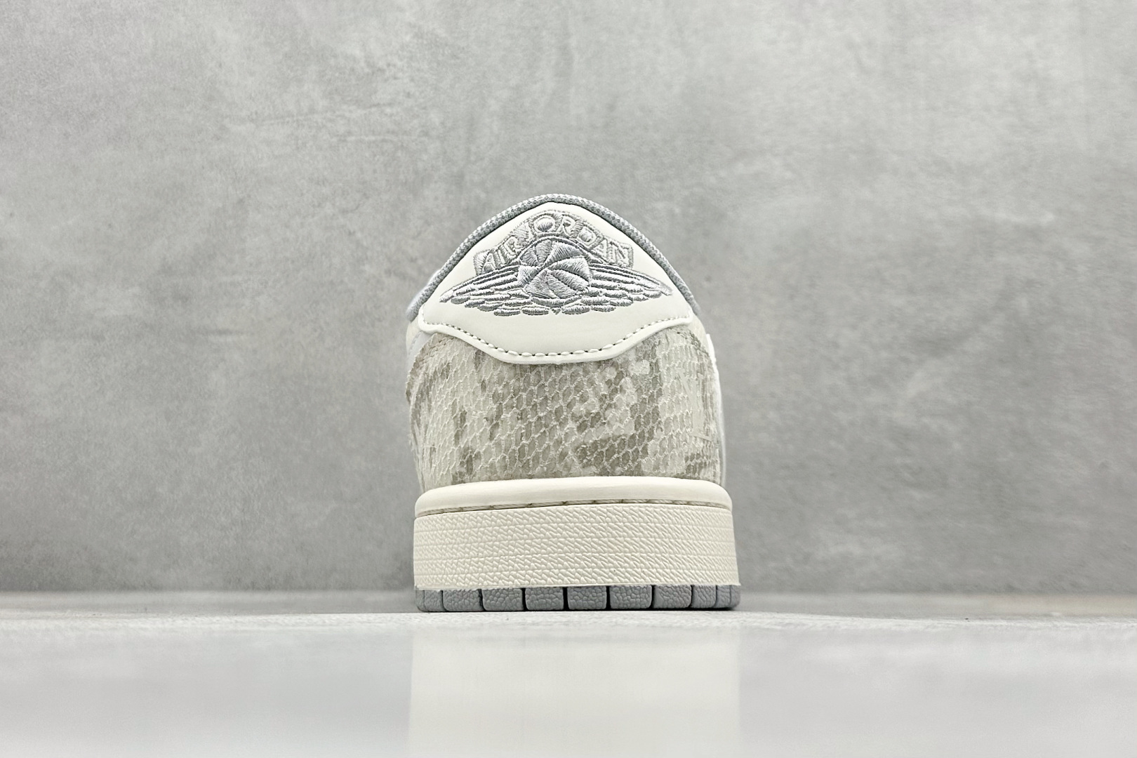 280 XC版Travis Scott x Fragment Design x Air Jordan 1 Low OG SP AJ1 乔1 LV联名 灰蛇纹 低帮文化休闲板鞋 XS7089-620