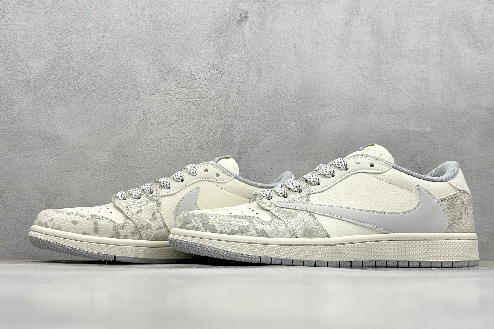 280 XC版Travis Scott x Fragment Design x Air Jordan 1 Low OG SP AJ1 乔1 LV联名 灰蛇纹 低帮文化休闲板鞋 XS7089-620