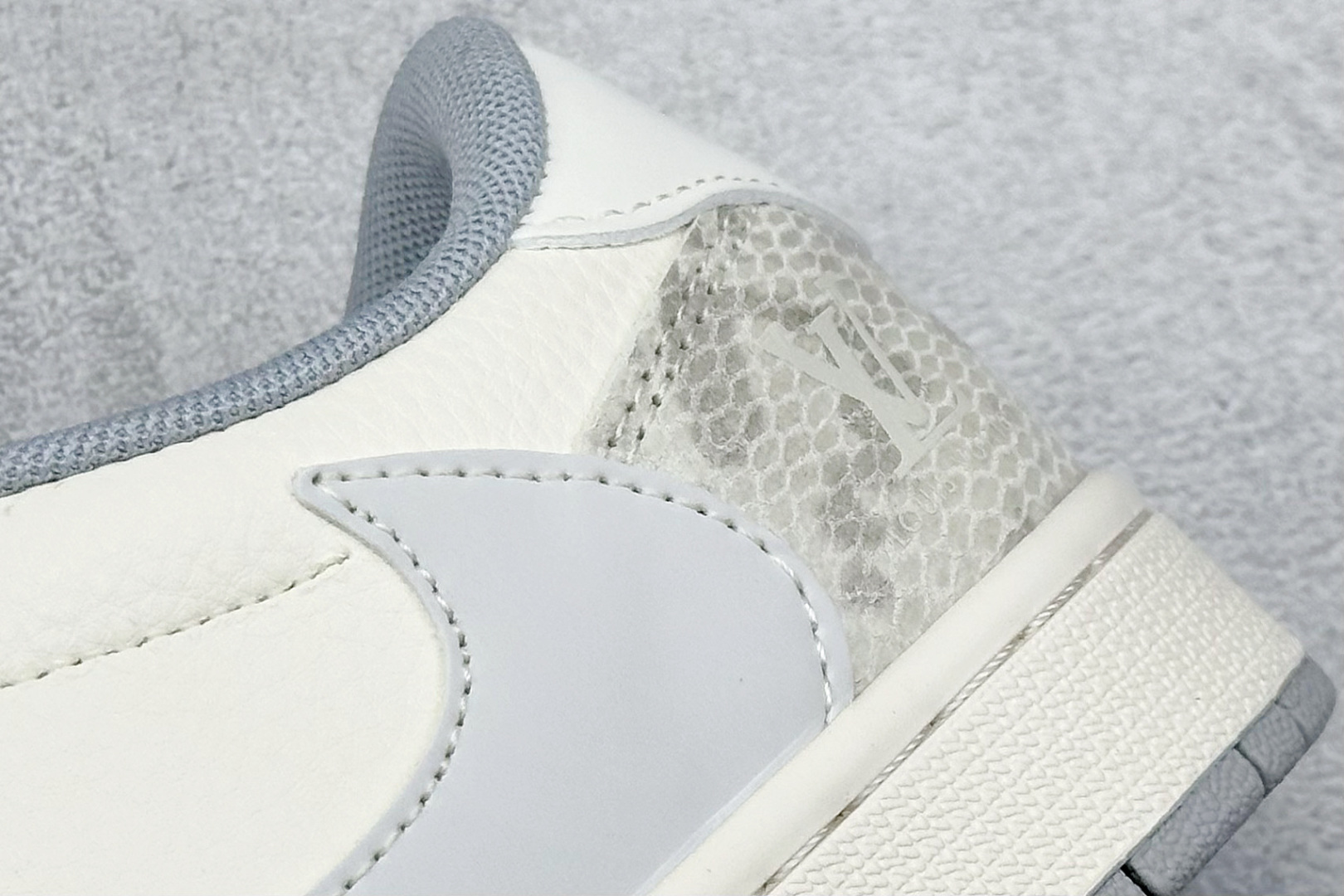 280 XC版Travis Scott x Fragment Design x Air Jordan 1 Low OG SP AJ1 乔1 LV联名 灰蛇纹 低帮文化休闲板鞋 XS7089-620