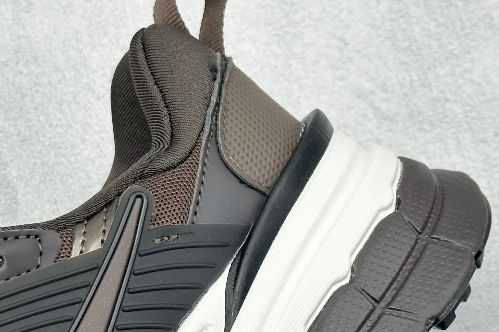 170 GS版 NK V2K Run 减震防滑复古低帮跑步鞋 HJ4497-200