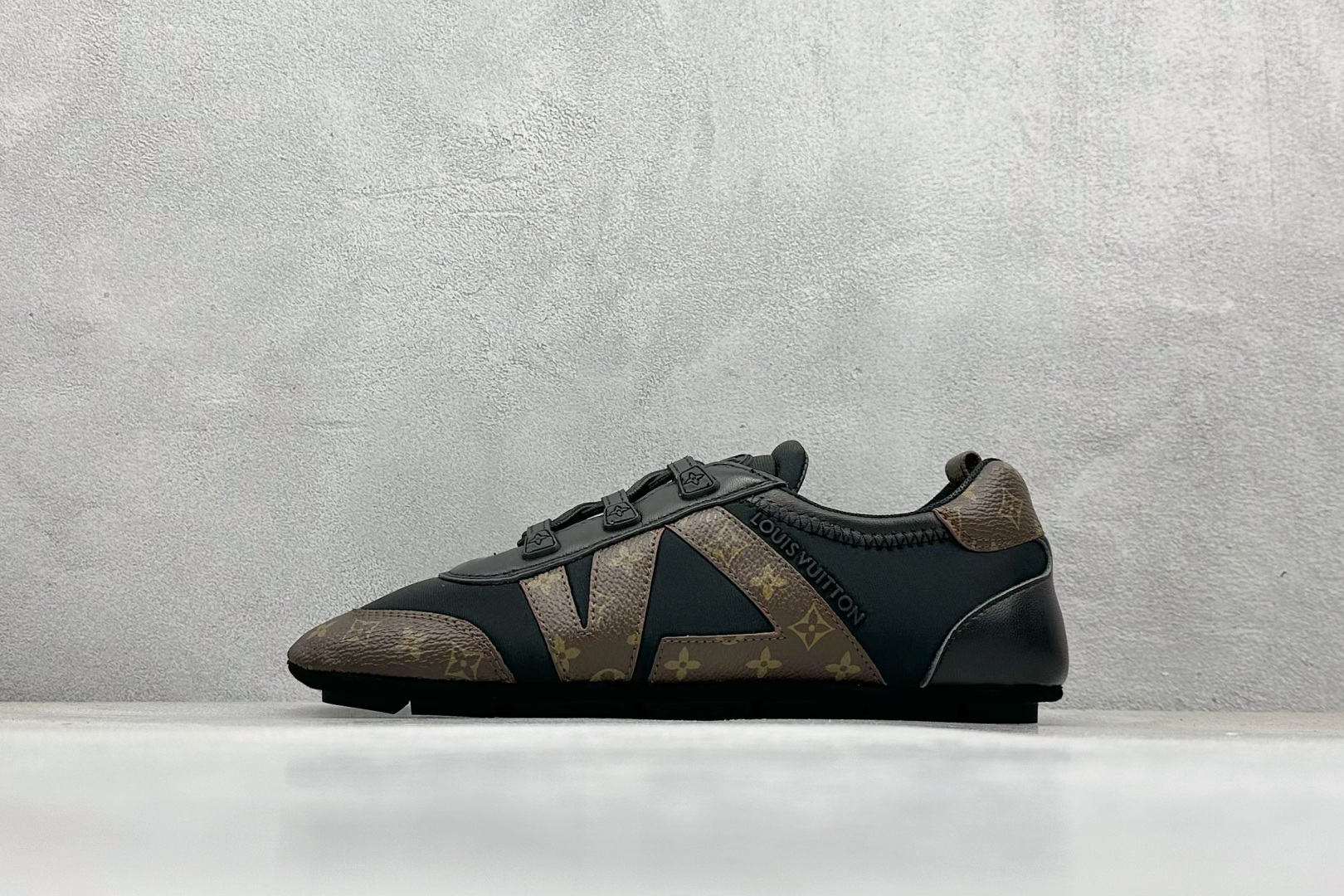 LOUIS VUITTON Sneakerina LV德训鞋 羊皮革 圆头系带 芭蕾风低帮生活休闲鞋 尺码：35 36 37 38 39 40-选品中心