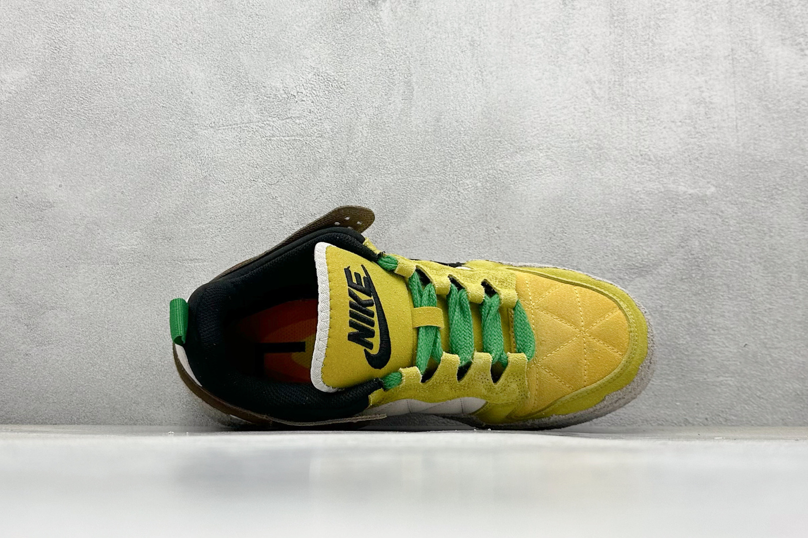 图片[3]-CPFM x Nk Dunk Low 联名款 阴阳太极 SB低帮休闲运动滑板板鞋 #鞋身整体由绒面革材质拼接组成，依靠菱形绗缝工艺将鞋面呈现几何拼接图案。中底位置饰以大面积的苔藓元素，让「面包鞋」造型更为夸张。 货号：DM0430-200 尺码：36 36.5 37.5 38 38.5 39 40 40.5 41 42 42.5 43 44 44.5 45 46 47-选品中心