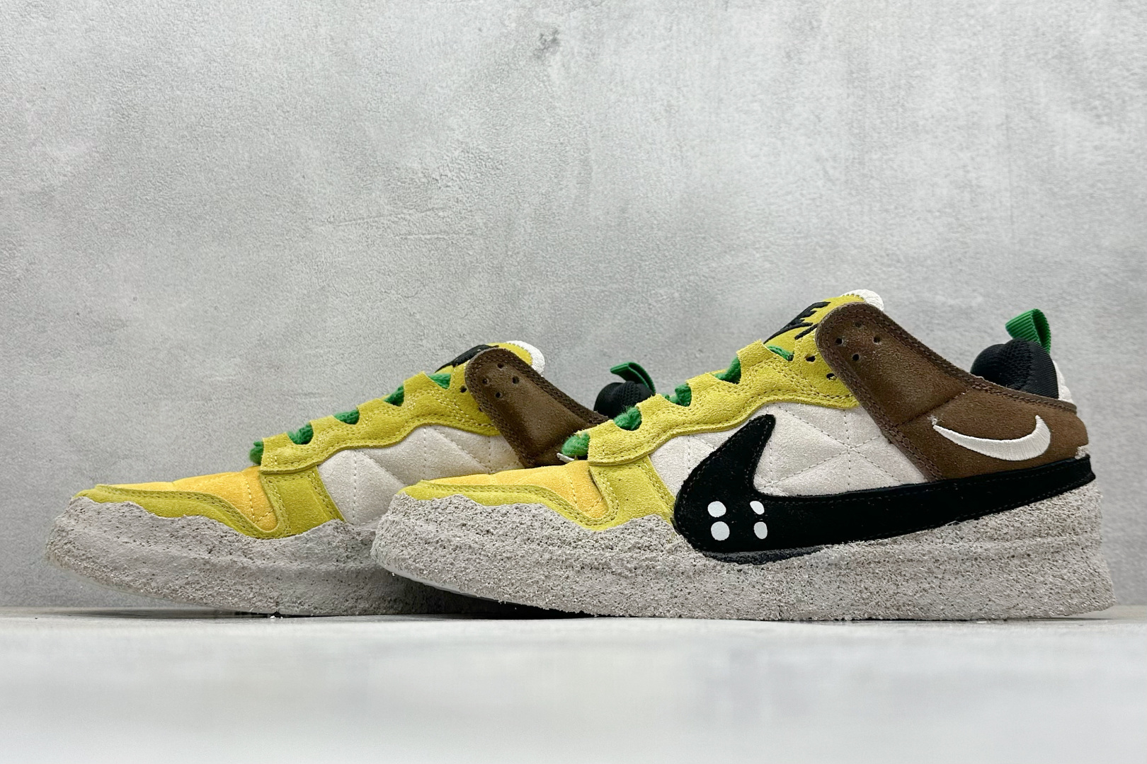 图片[5]-CPFM x Nk Dunk Low 联名款 阴阳太极 SB低帮休闲运动滑板板鞋 #鞋身整体由绒面革材质拼接组成，依靠菱形绗缝工艺将鞋面呈现几何拼接图案。中底位置饰以大面积的苔藓元素，让「面包鞋」造型更为夸张。 货号：DM0430-200 尺码：36 36.5 37.5 38 38.5 39 40 40.5 41 42 42.5 43 44 44.5 45 46 47-选品中心