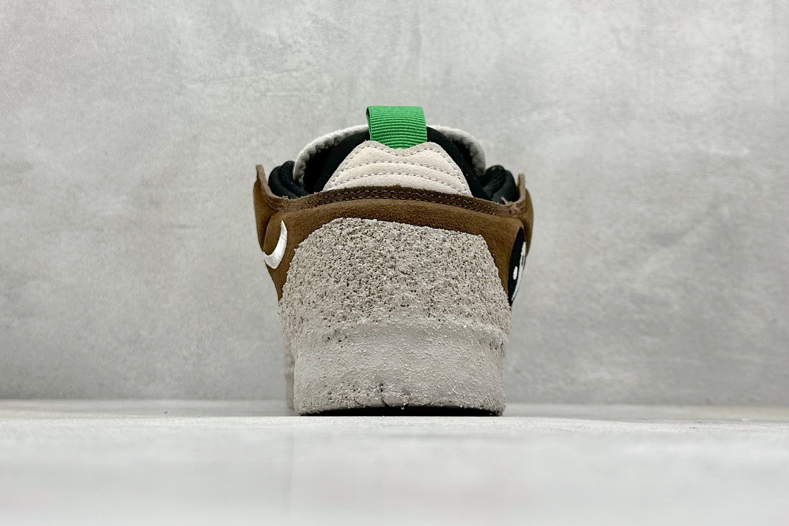 图片[6]-CPFM x Nk Dunk Low 联名款 阴阳太极 SB低帮休闲运动滑板板鞋 #鞋身整体由绒面革材质拼接组成，依靠菱形绗缝工艺将鞋面呈现几何拼接图案。中底位置饰以大面积的苔藓元素，让「面包鞋」造型更为夸张。 货号：DM0430-200 尺码：36 36.5 37.5 38 38.5 39 40 40.5 41 42 42.5 43 44 44.5 45 46 47-选品中心