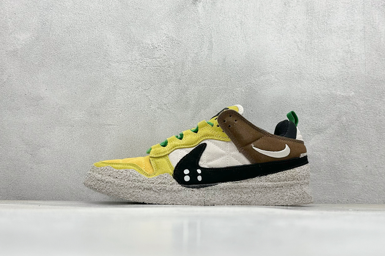 CPFM x Nk Dunk Low 联名款 阴阳太极 SB低帮休闲运动滑板板鞋 #鞋身整体由绒面革材质拼接组成，依靠菱形绗缝工艺将鞋面呈现几何拼接图案。中底位置饰以大面积的苔藓元素，让「面包鞋」造型更为夸张。 货号：DM0430-200 尺码：36 36.5 37.5 38 38.5 39 40 40.5 41 42 42.5 43 44 44.5 45 46 47-选品中心