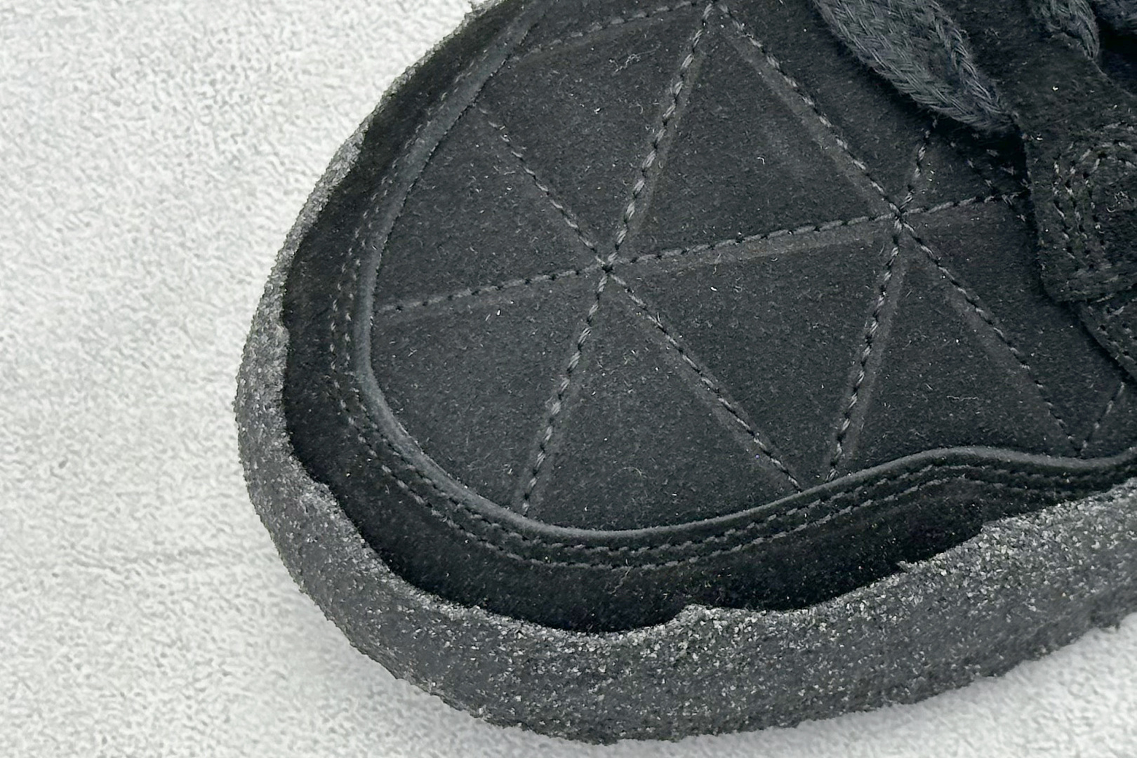 图片[7]-CPFM x Nk Dunk Low 联名款 阴阳太极 SB低帮休闲运动滑板板鞋 #鞋身整体由绒面革材质拼接组成，依靠菱形绗缝工艺将鞋面呈现几何拼接图案。中底位置饰以大面积的苔藓元素，让「面包鞋」造型更为夸张。 货号：DM0430-009 尺码：36 36.5 37.5 38 38.5 39 40 40.5 41 42 42.5 43 44 44.5 45 46 47-选品中心