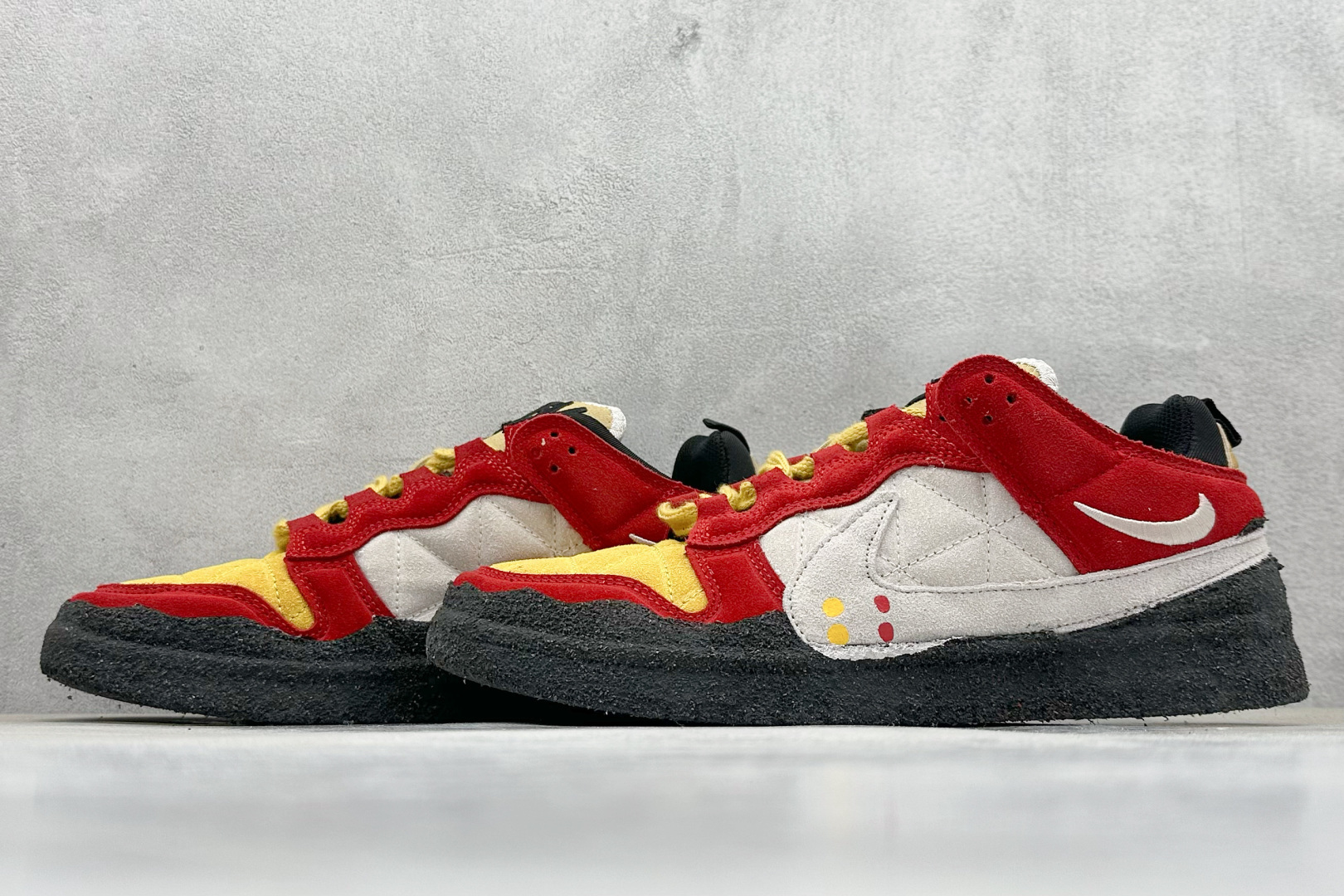 图片[5]-CPFM x Nk Dunk Low 联名款 阴阳太极 SB低帮休闲运动滑板板鞋 #鞋身整体由绒面革材质拼接组成，依靠菱形绗缝工艺将鞋面呈现几何拼接图案。中底位置饰以大面积的苔藓元素，让「面包鞋」造型更为夸张。 货号：DM0430-600 尺码：36 36.5 37.5 38 38.5 39 40 40.5 41 42 42.5 43 44 44.5 45 46 47-选品中心